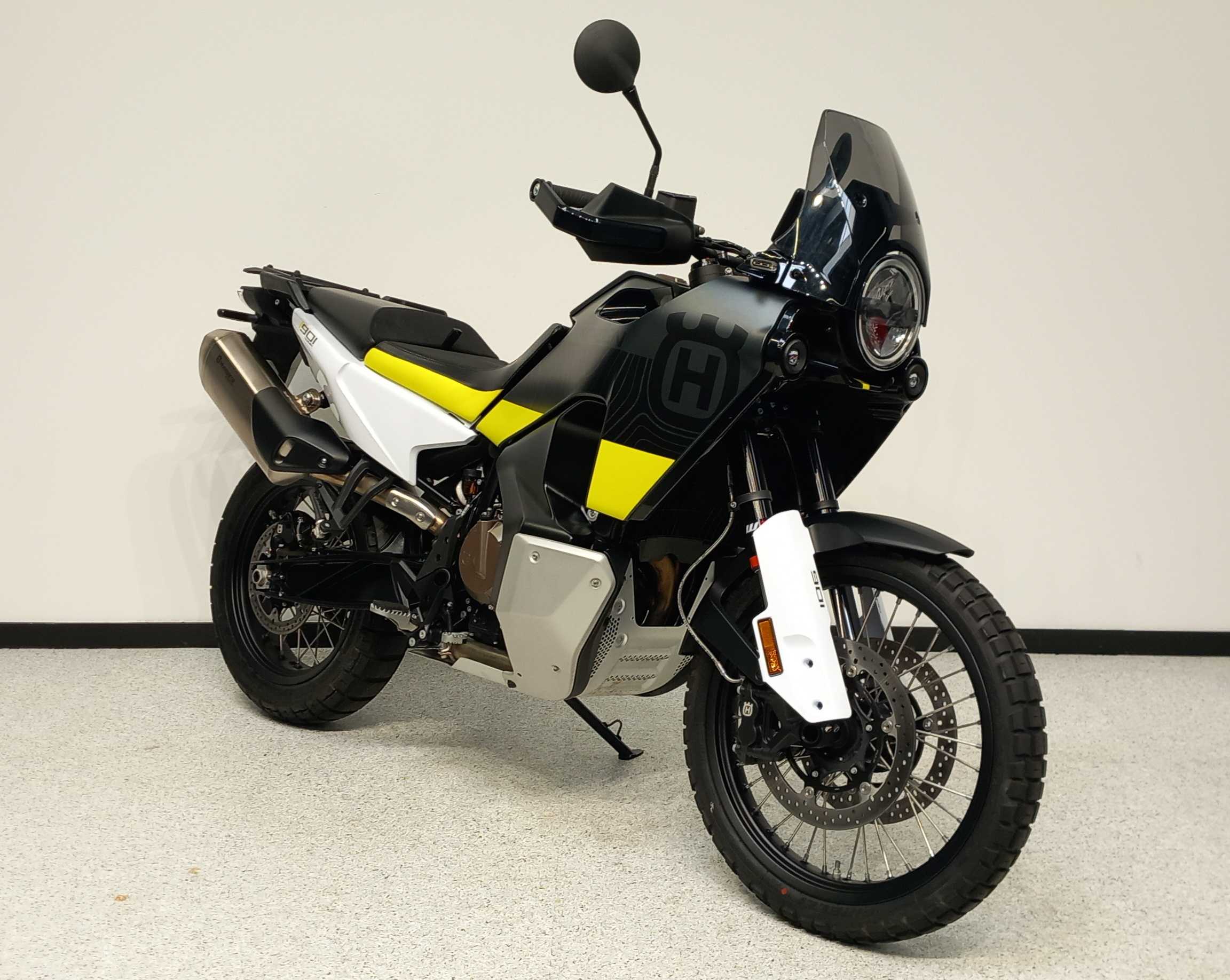 Husqvarna Norden 901 2023 HD vue 3/4 droite