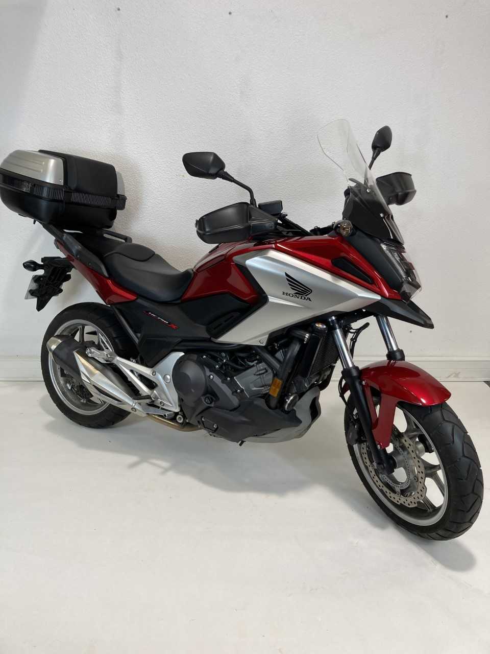 Honda NC750X DCT 2017 HD vue 3/4 droite