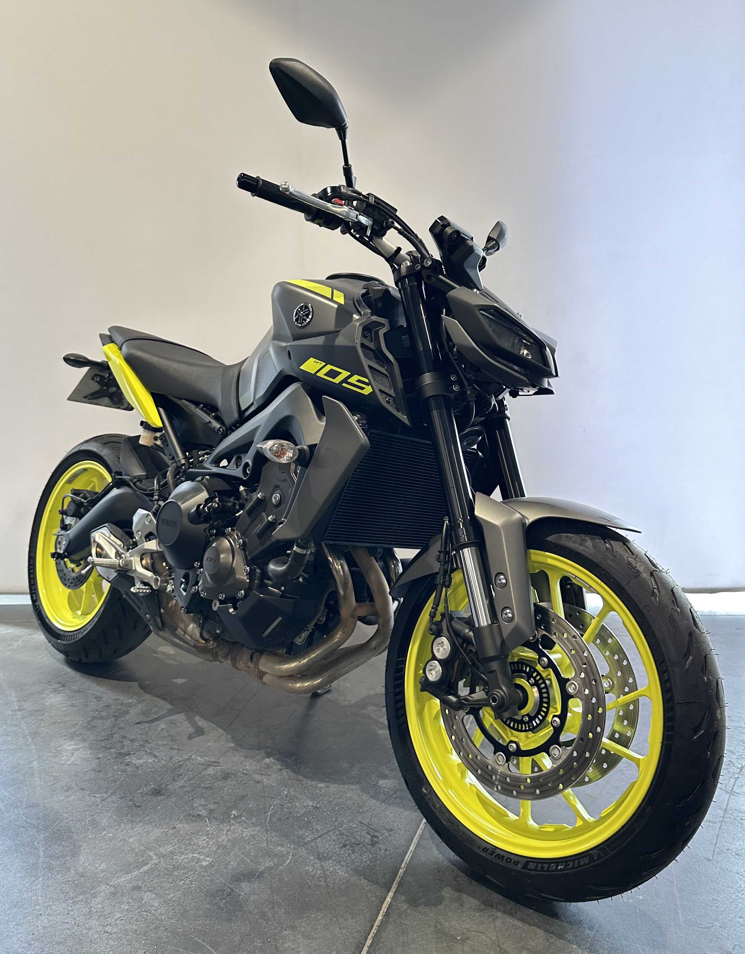 Yamaha MT-09 850 ABS 2018 HD vue 3/4 droite