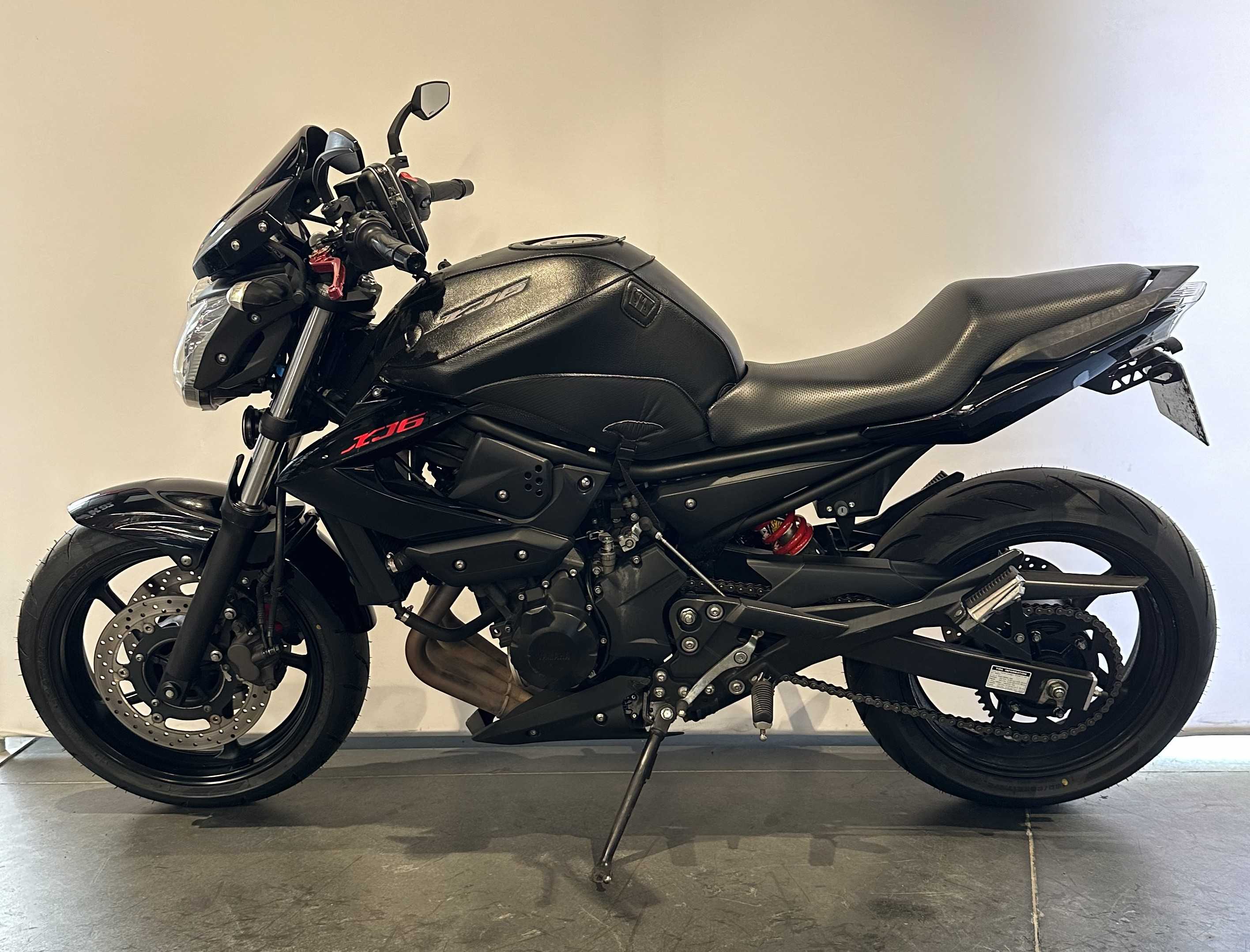 Yamaha XJ6 N ABS 2011 HD vue gauche