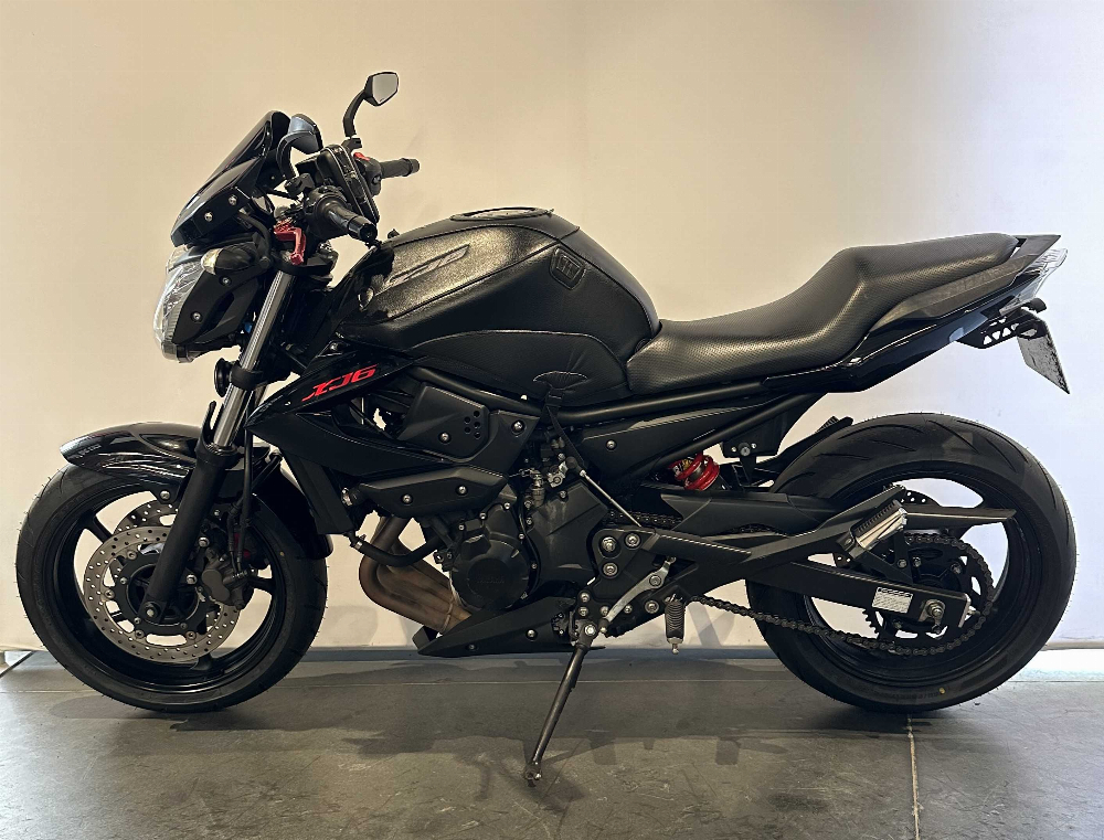 Yamaha XJ6 N ABS 2011 vue gauche