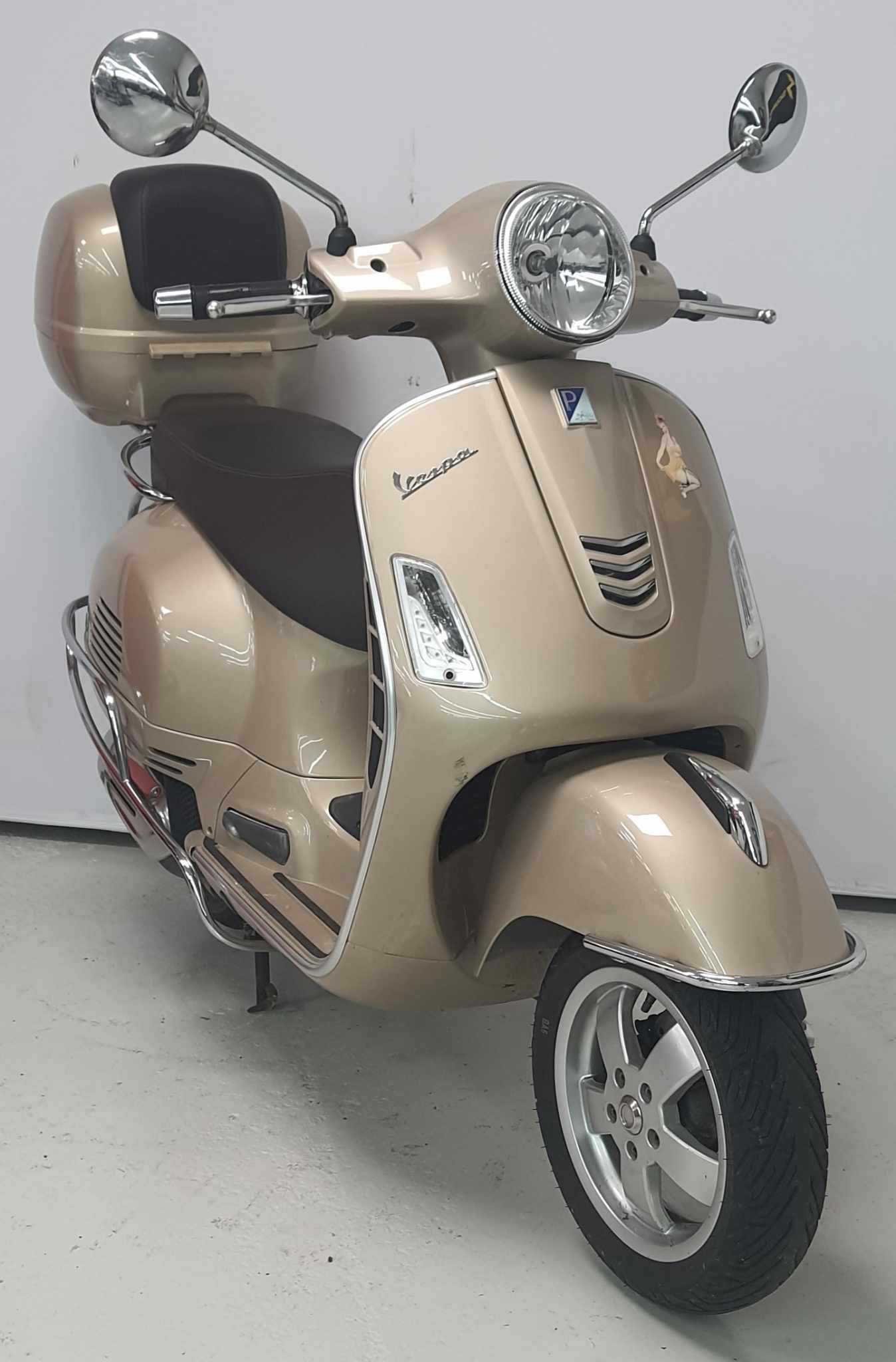 Piaggio VESPA GTS 125 GTS 125 2018 HD vue 3/4 droite