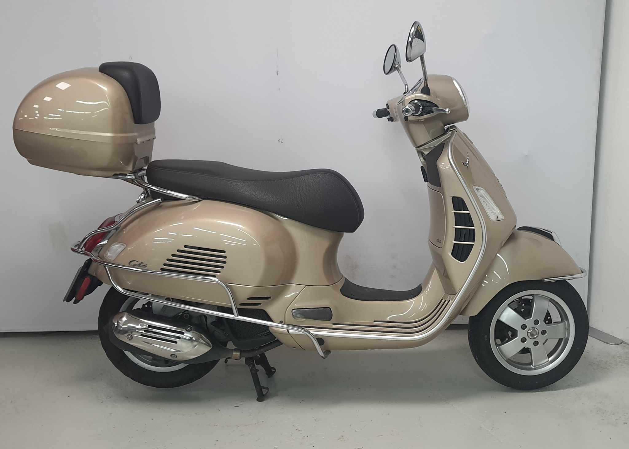 Piaggio VESPA GTS 125 GTS 125 2018 HD vue gauche