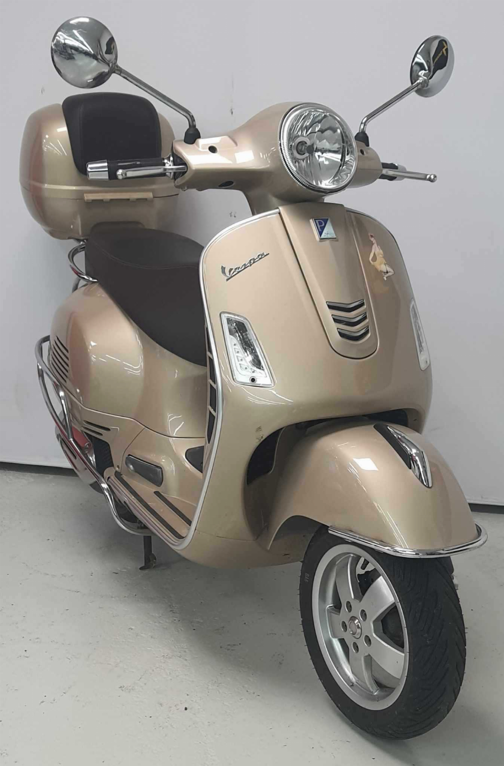 Piaggio VESPA GTS 125 GTS 125 2018 vue 3/4 droite