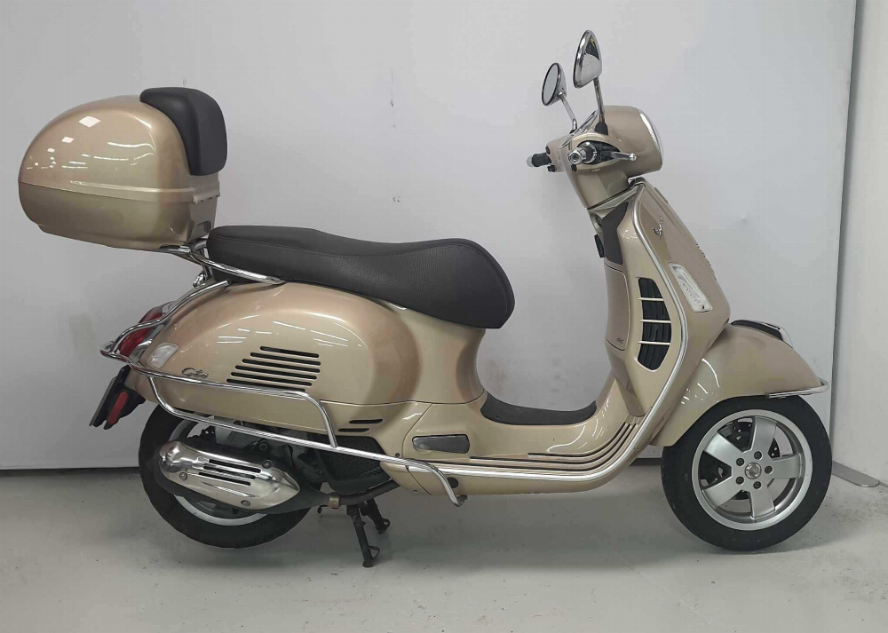 Piaggio VESPA GTS 125 GTS 125 2018 vue gauche