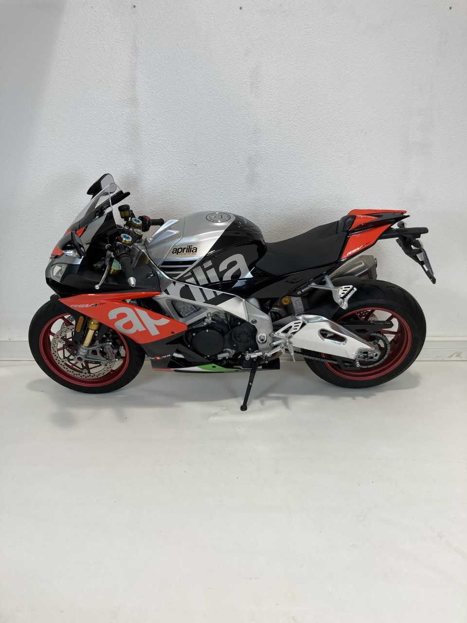 Aprilia RSV4 RF 1000 2018 HD vue gauche