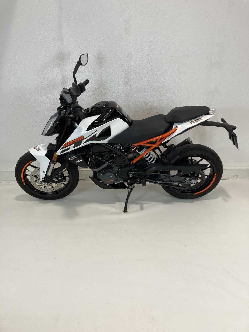 KTM 125 Duke 2018 HD vue gauche