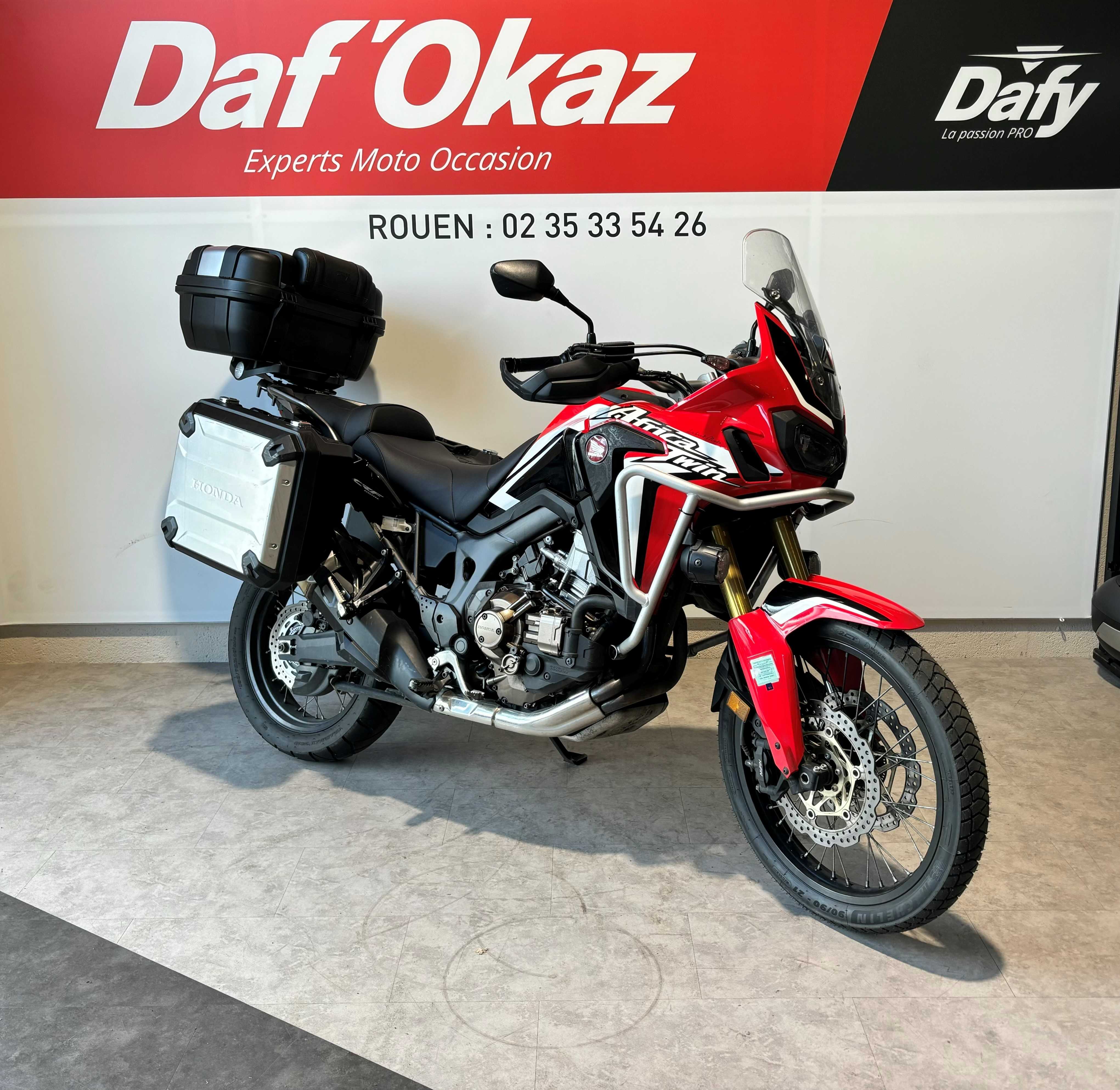 Honda CRF1000D 2016 HD vue 3/4 droite