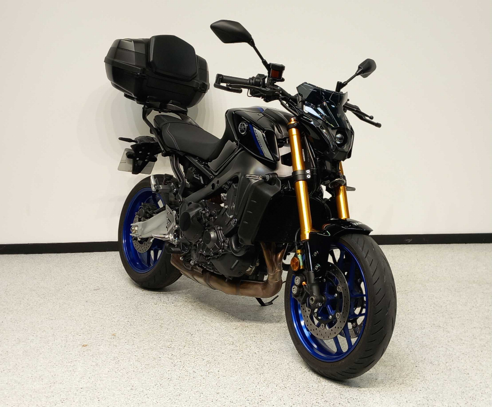 Yamaha MT-09 900 SP 2021 vue 3/4 droite