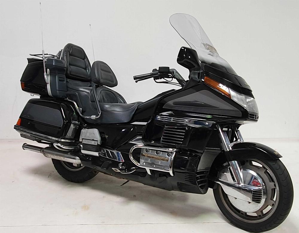 Honda GL 1500 1991 vue 3/4 droite