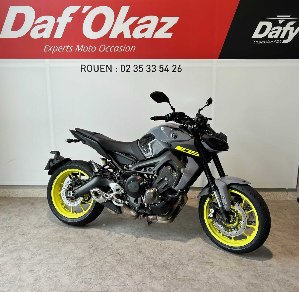 Yamaha MT-09 850 ABS 2017 vue 3/4 droite