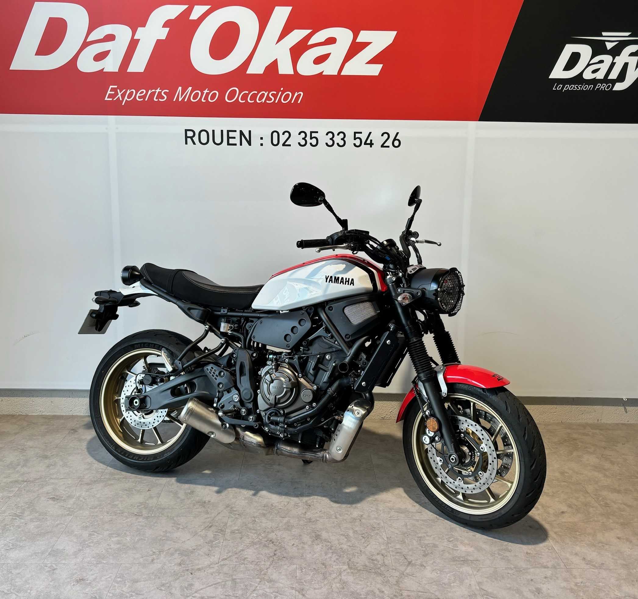 Yamaha XSR 700 XTribute 2022 HD vue 3/4 droite