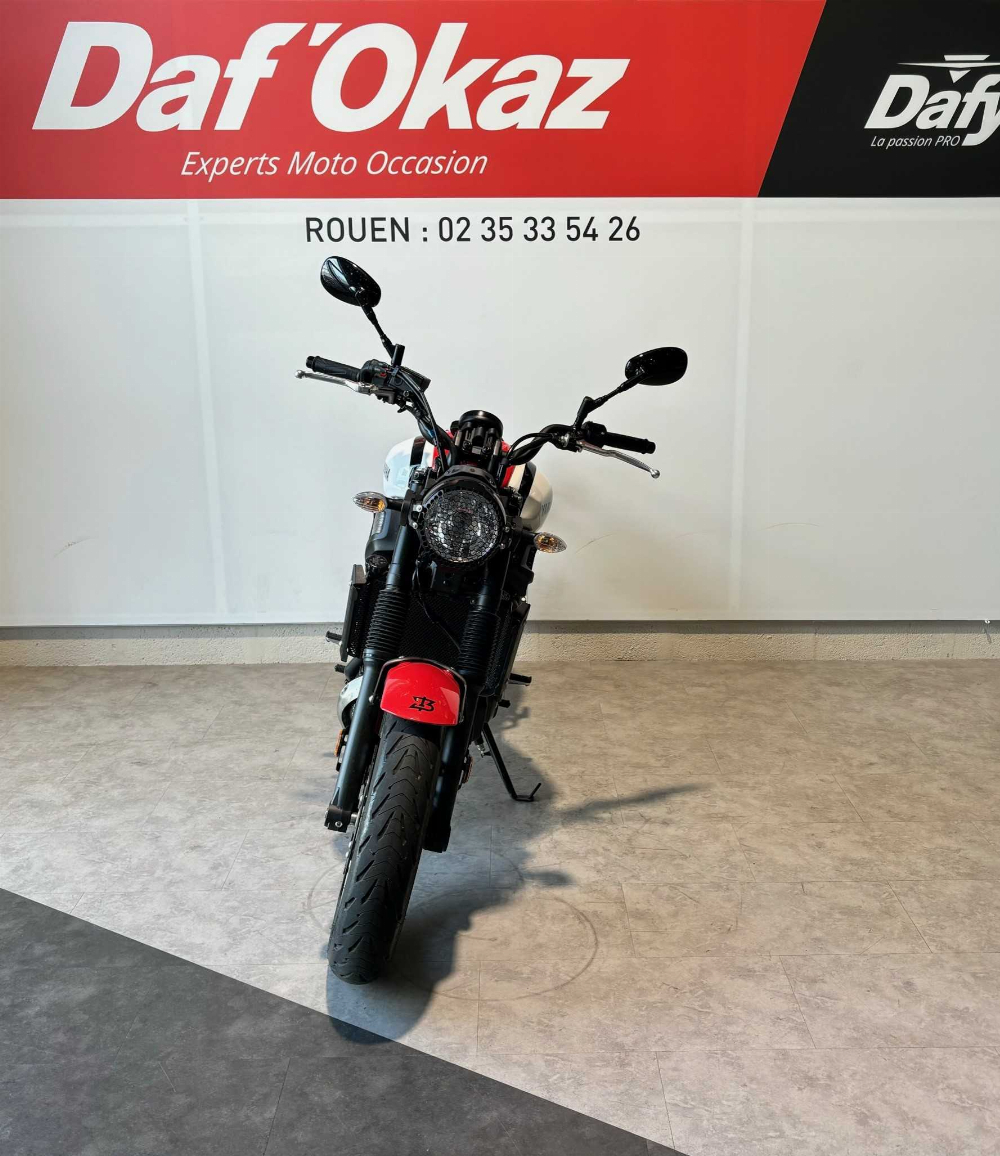 Yamaha XSR 700 XTribute 2022 vue avant