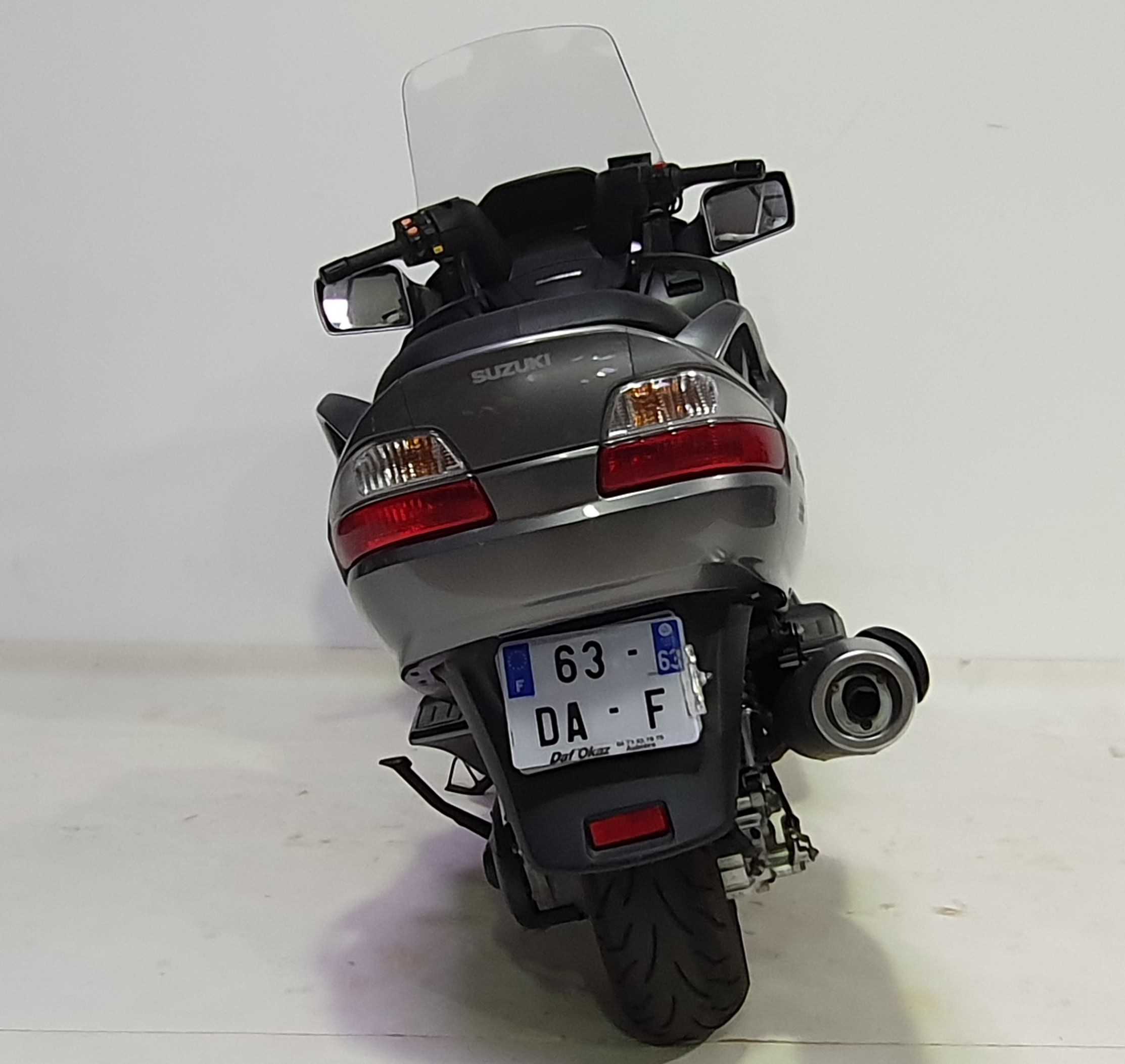 Suzuki 650 Burgman 2006 HD vue arrière