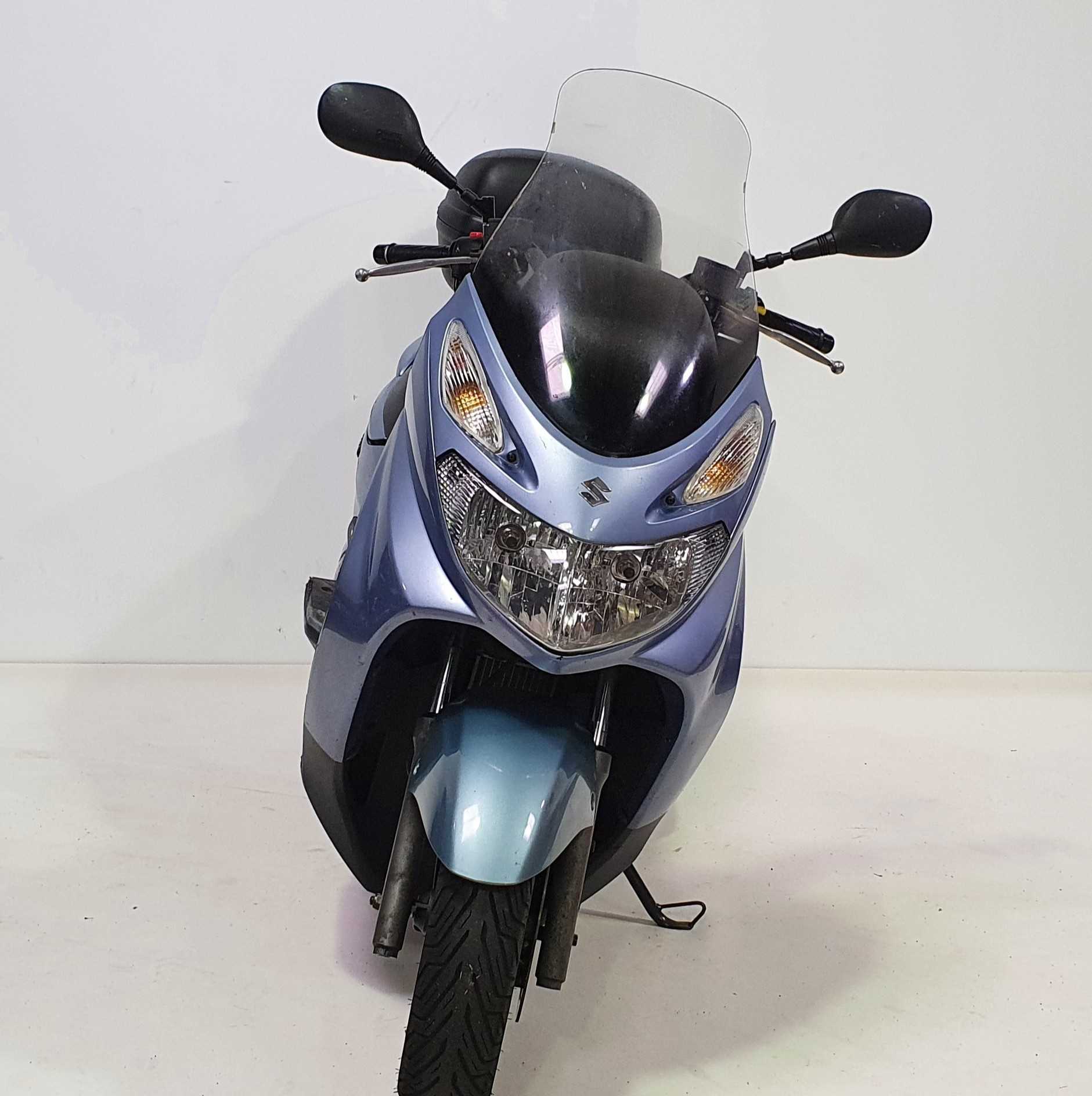 Suzuki 125 Burgman 2006 HD vue avant