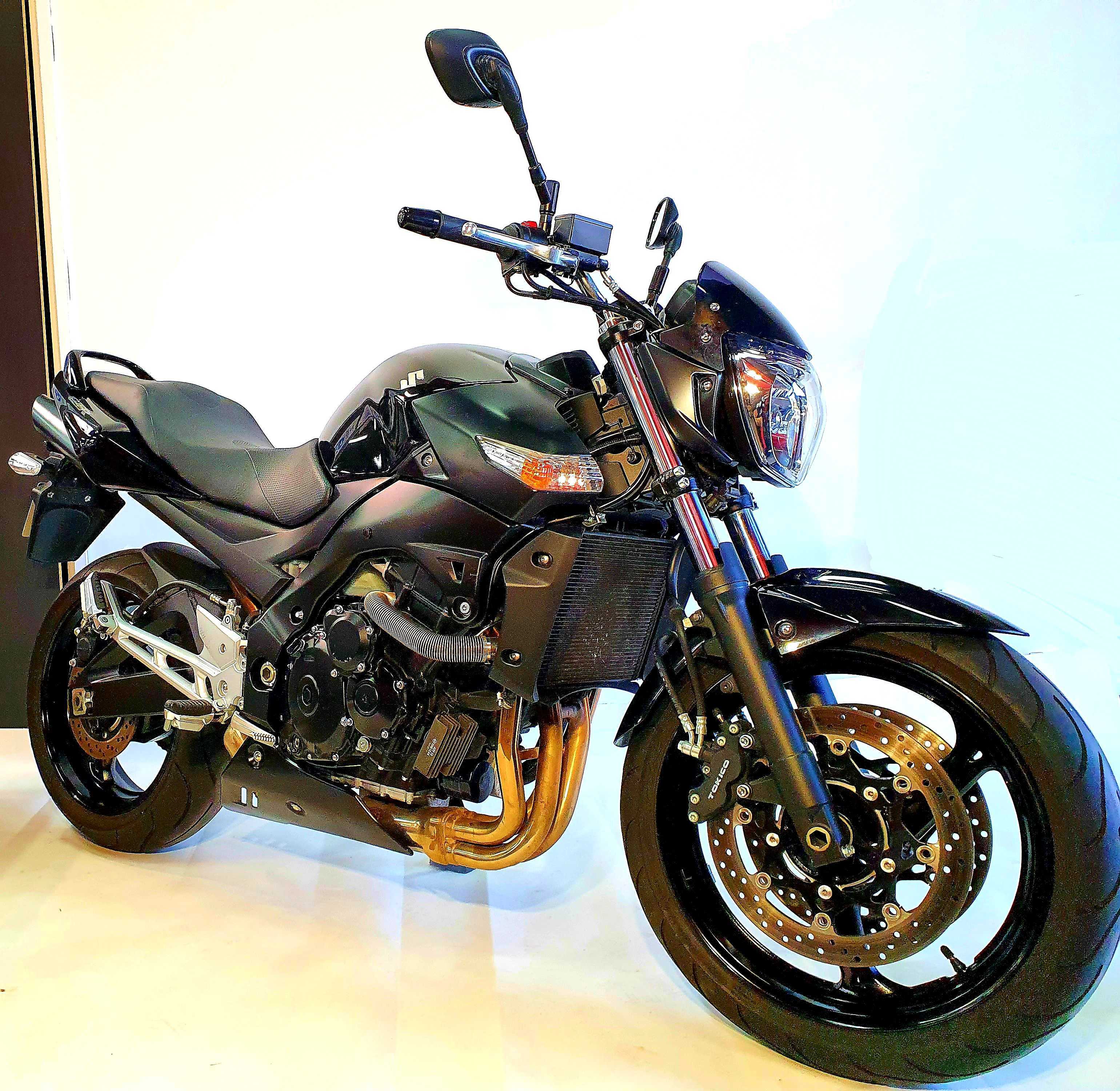 Suzuki GSR 600 2011 HD vue 3/4 droite