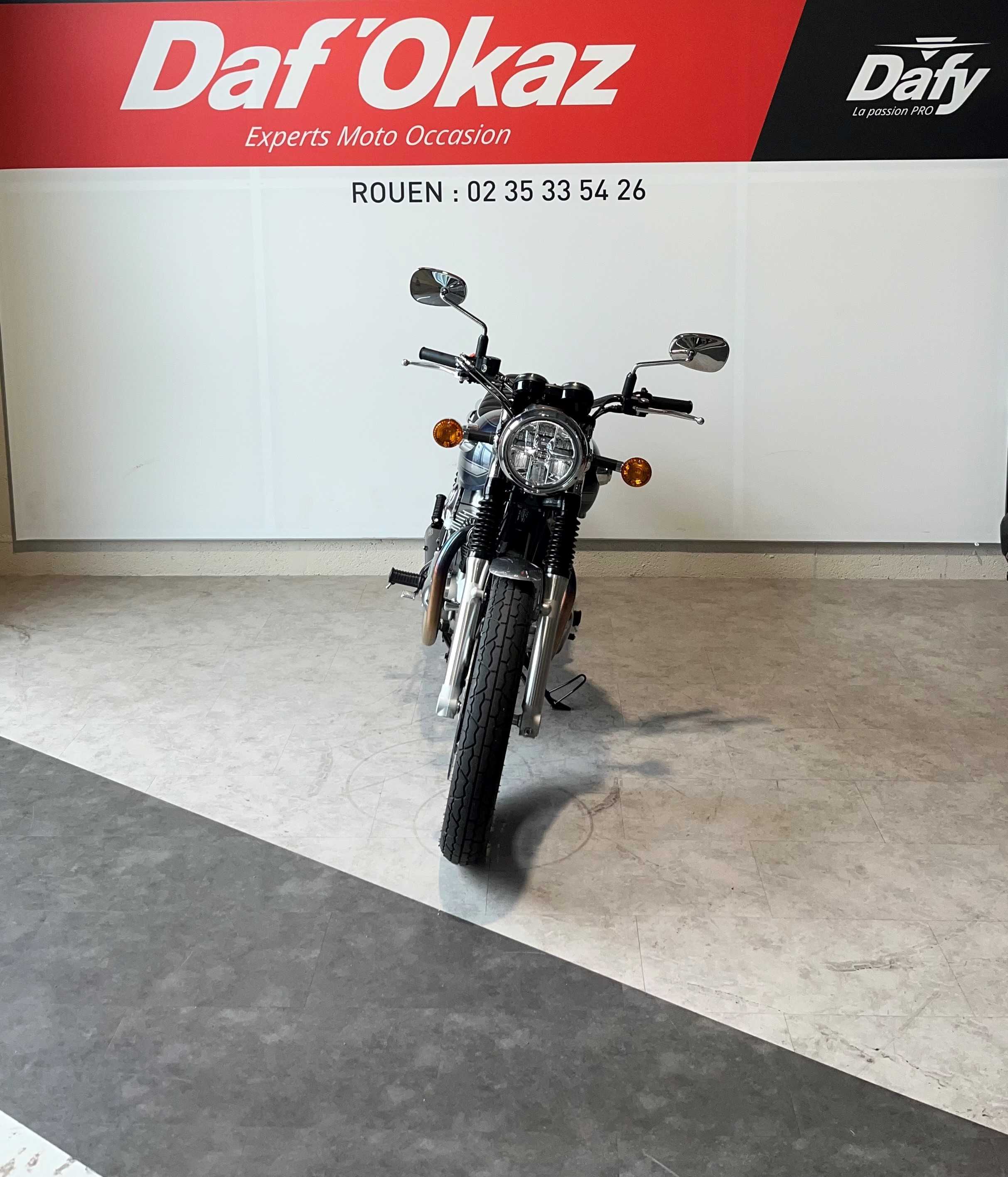 Kawasaki W 800 2023 HD vue avant