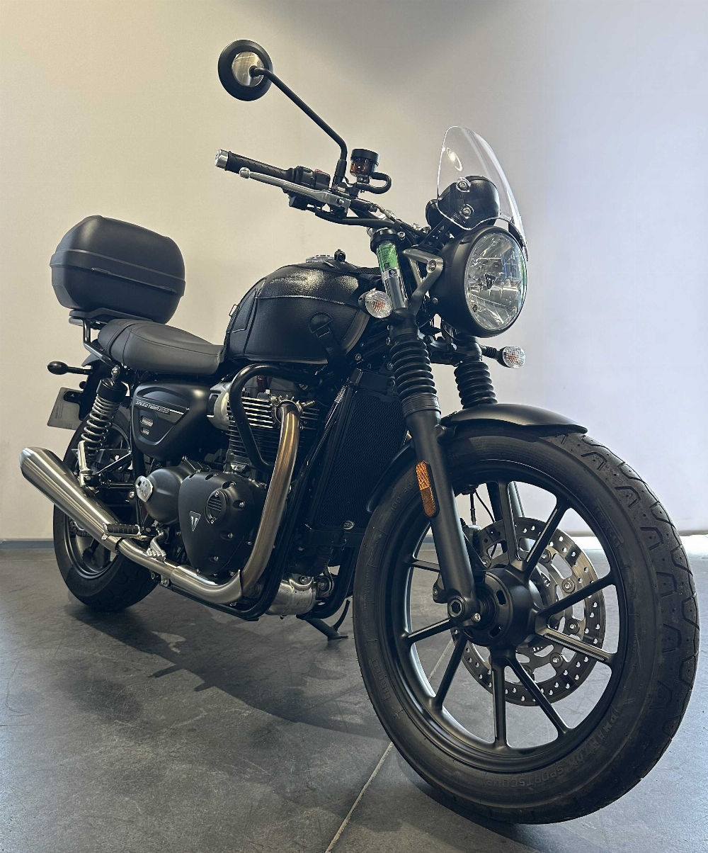 Triumph 900 Speed Twin A2 2023 vue 3/4 droite