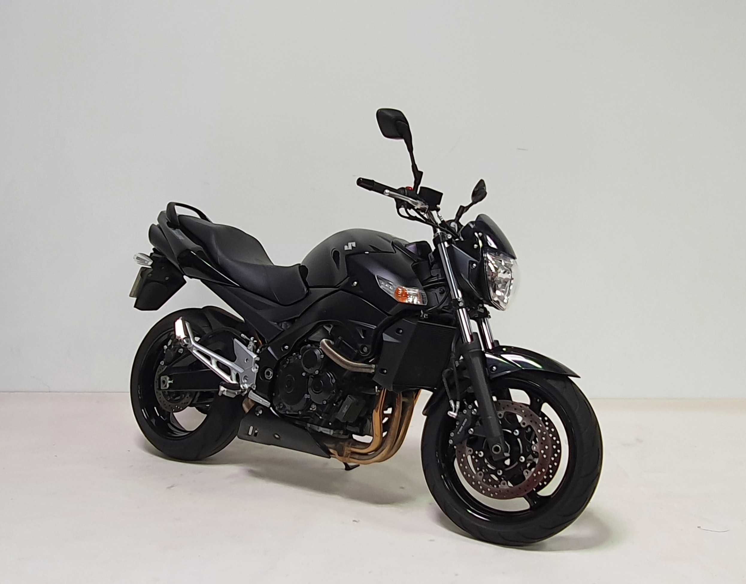 Suzuki GSR600 2011 HD vue 3/4 droite