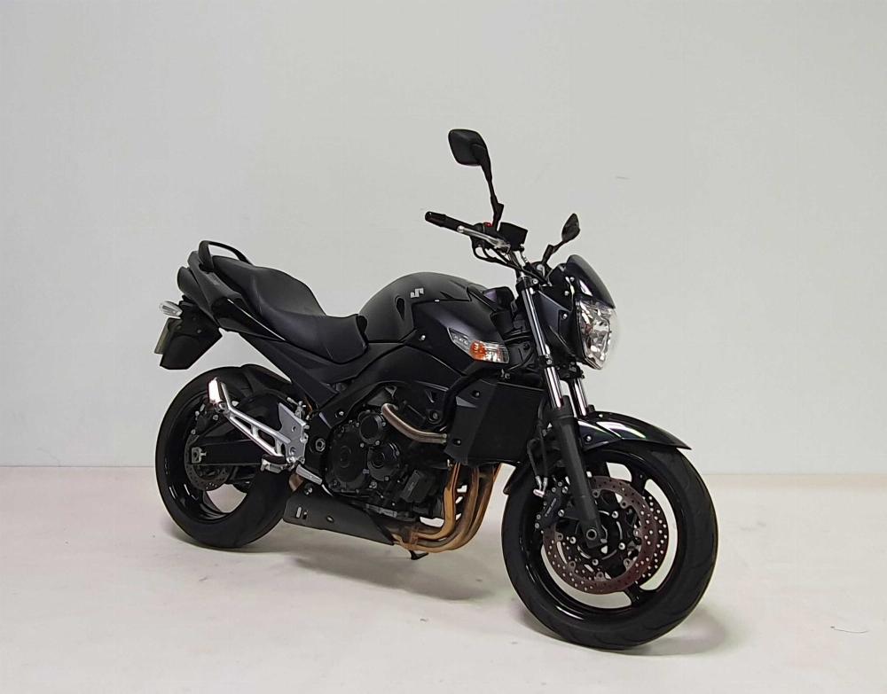 Suzuki GSR600 2011 vue 3/4 droite