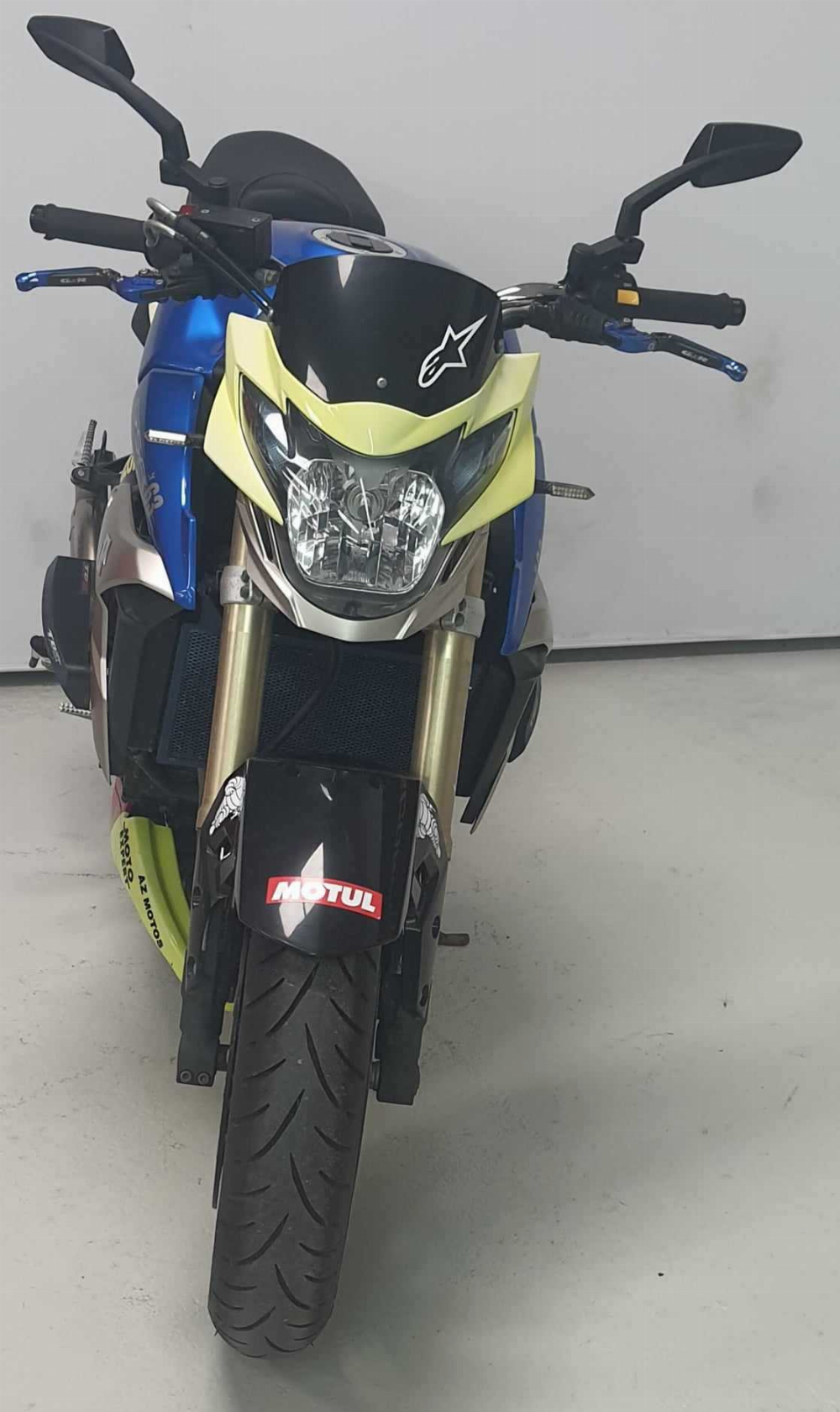 Suzuki GSR 750 2012 vue avant