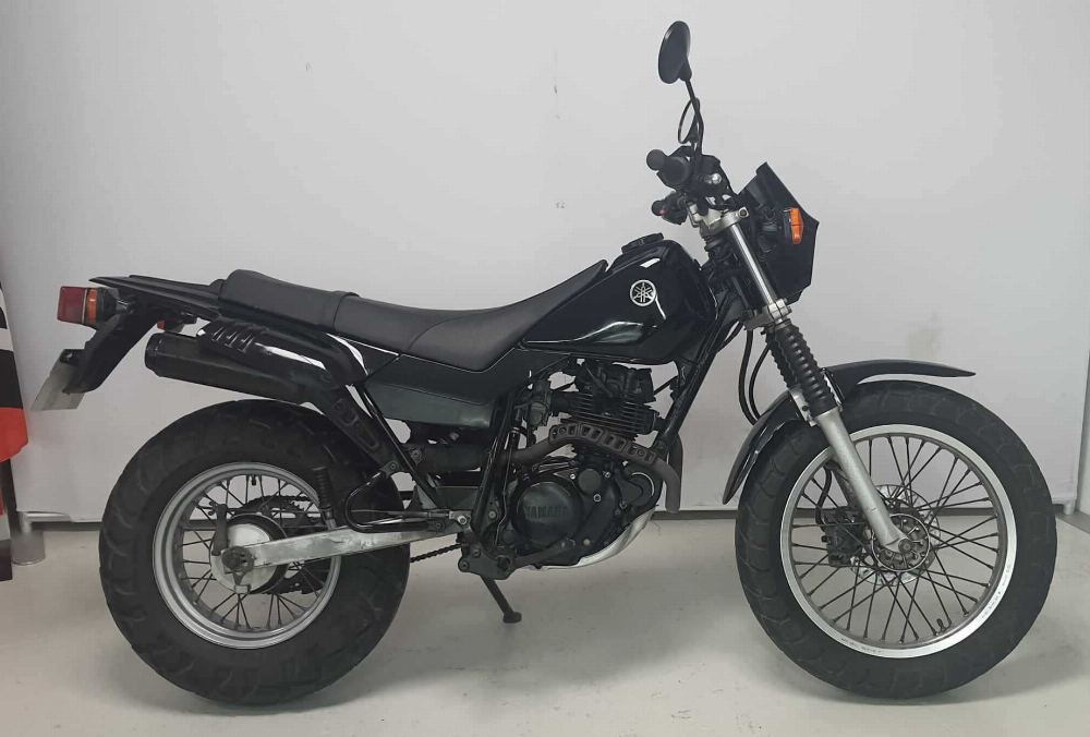 Yamaha TW 125 2000 vue gauche