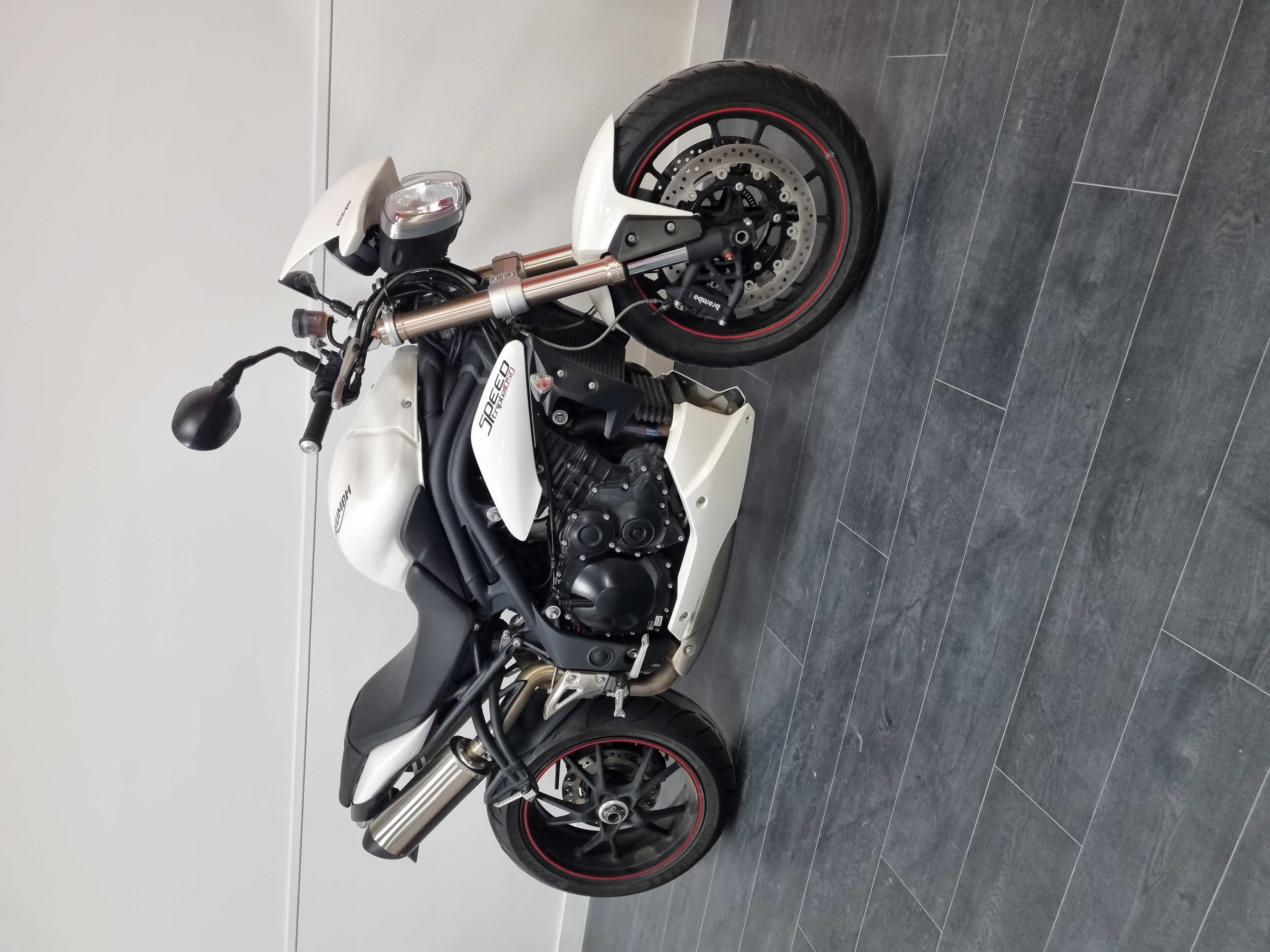 Triumph 1050 Speed Triple ABS 2014 HD vue 3/4 droite
