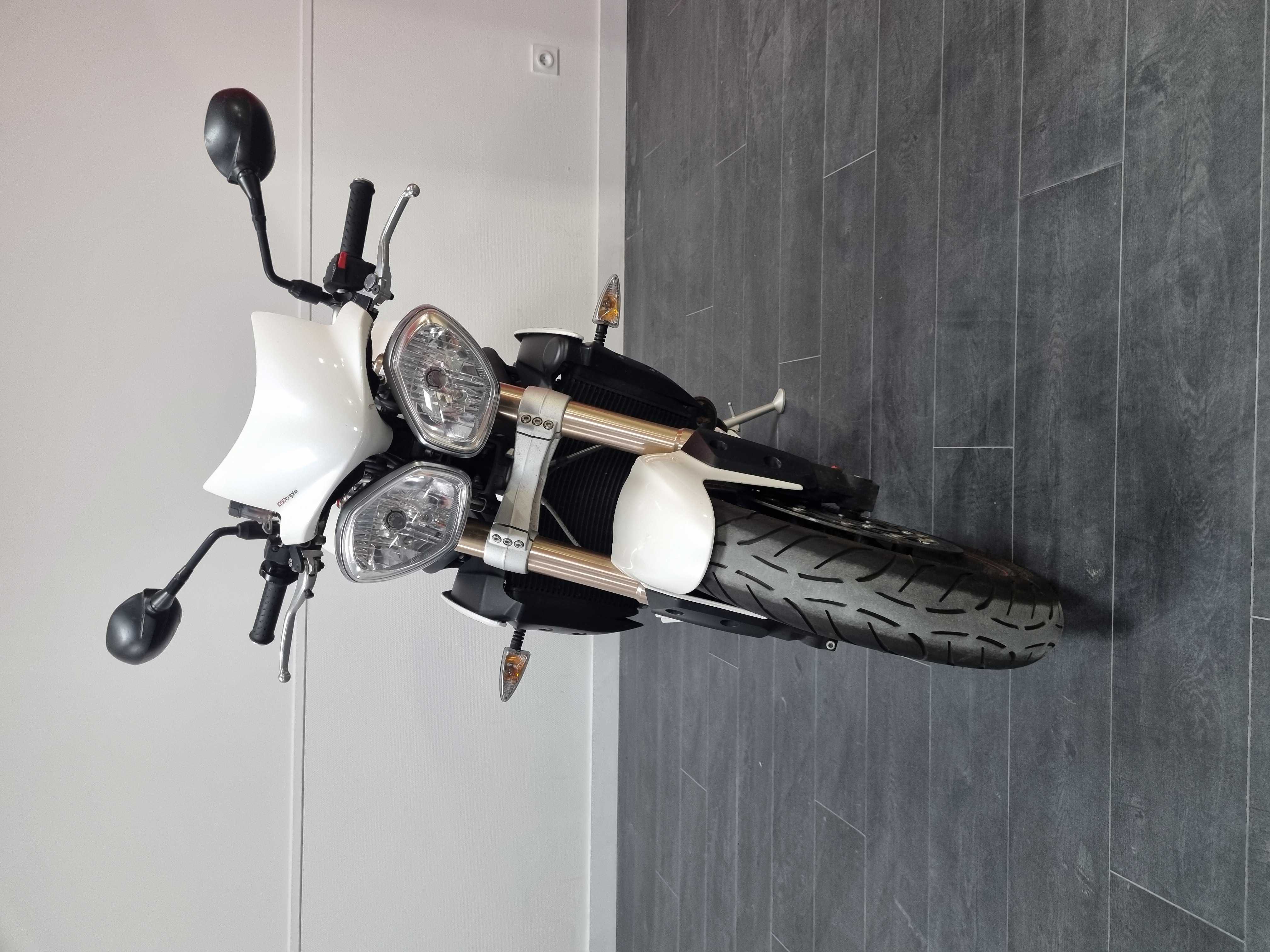 Triumph 1050 Speed Triple ABS 2014 HD vue avant