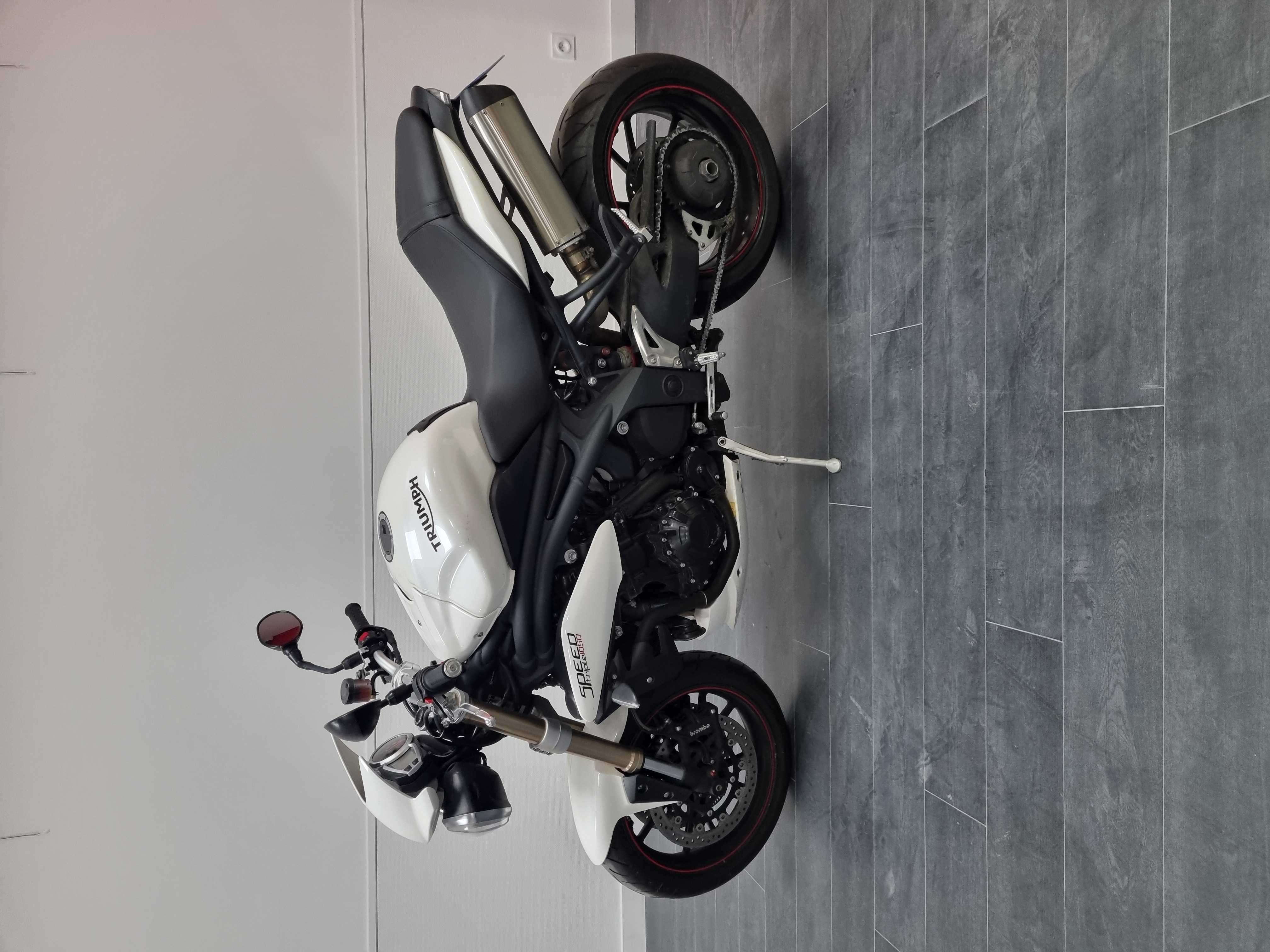 Triumph 1050 Speed Triple ABS 2014 HD vue gauche