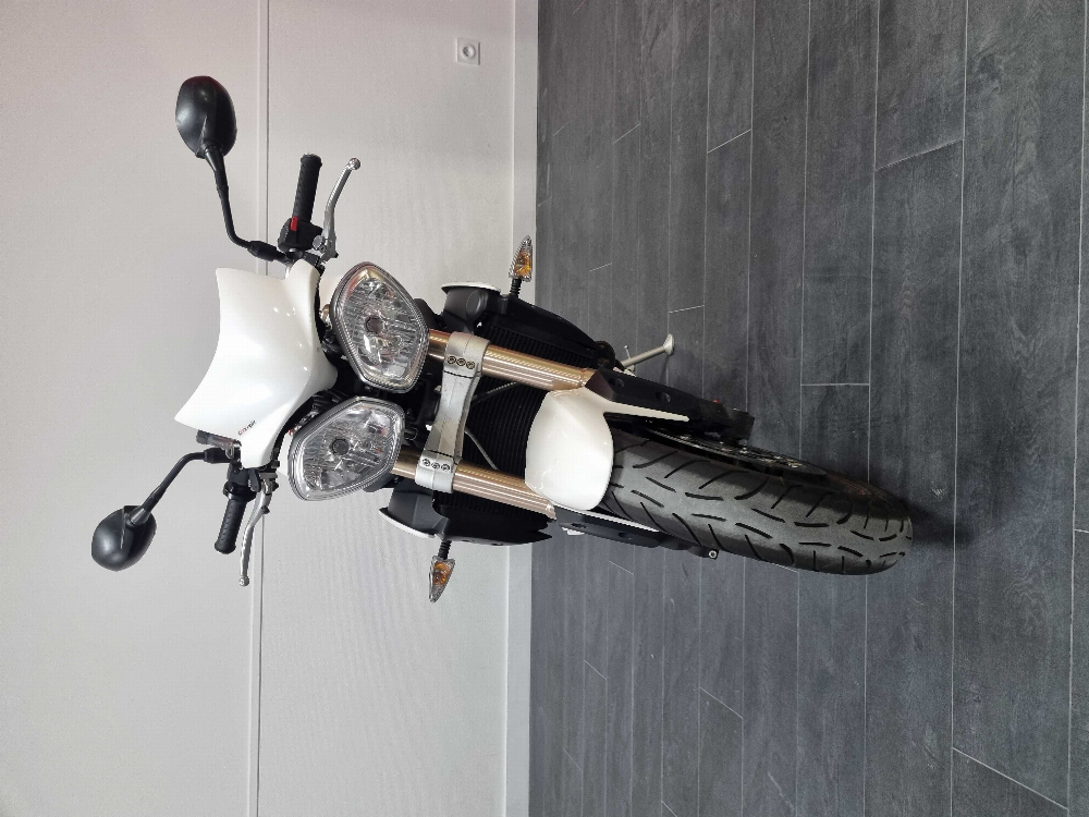 Triumph 1050 Speed Triple ABS 2014 vue avant