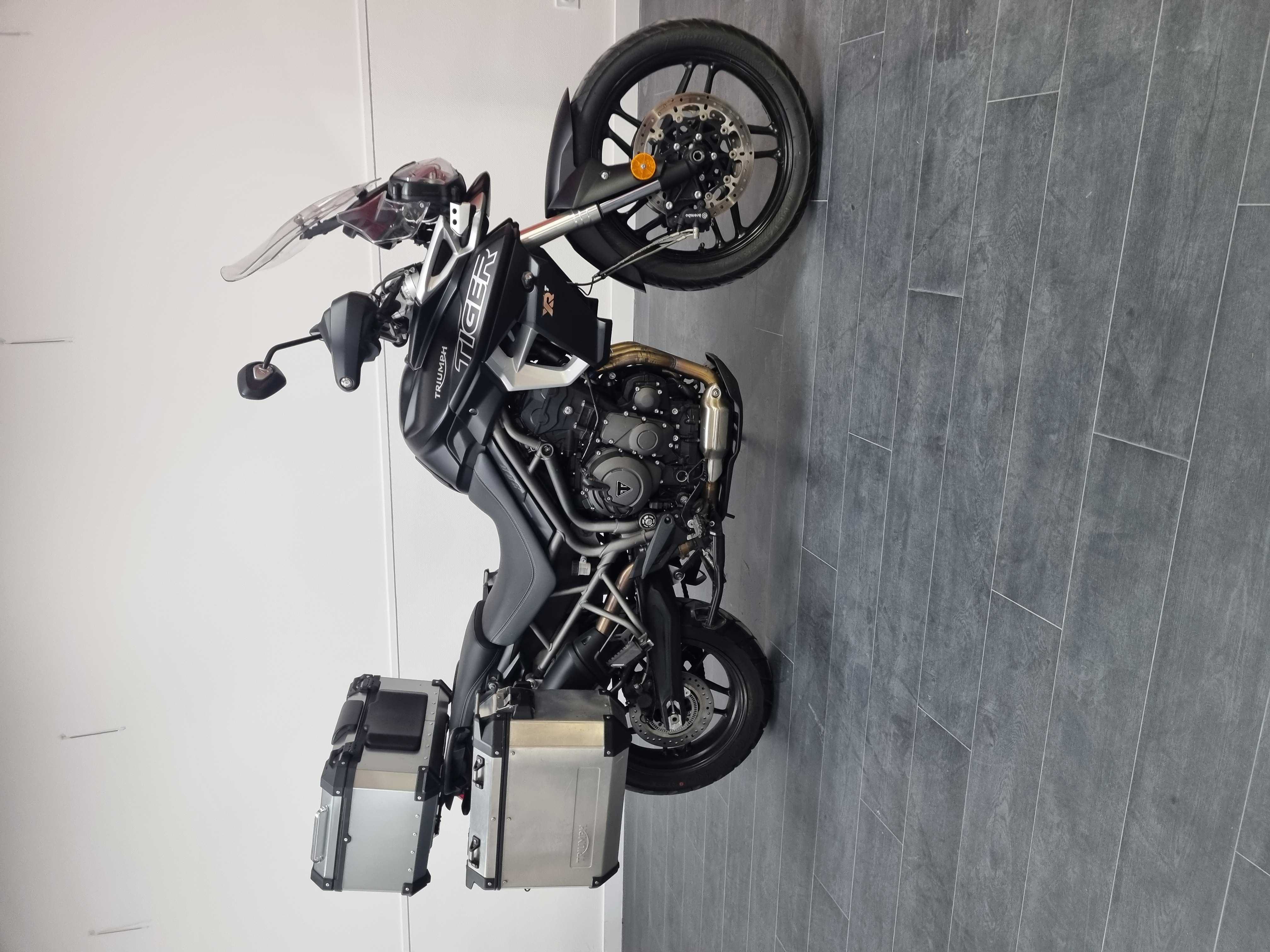 Triumph 800 Tiger XRT 2019 HD vue 3/4 droite