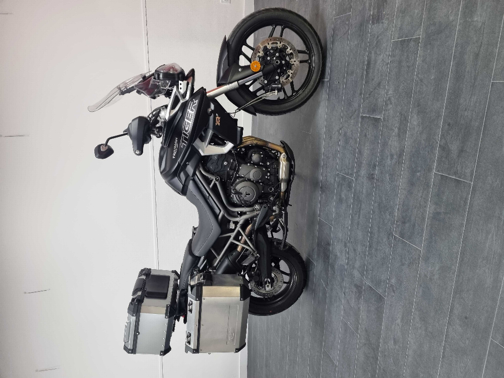 Triumph 800 Tiger XRT 2019 vue 3/4 droite