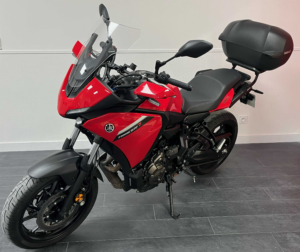 Yamaha MT-07 Tracer (MTT690) 2021 vue 3/4 droite