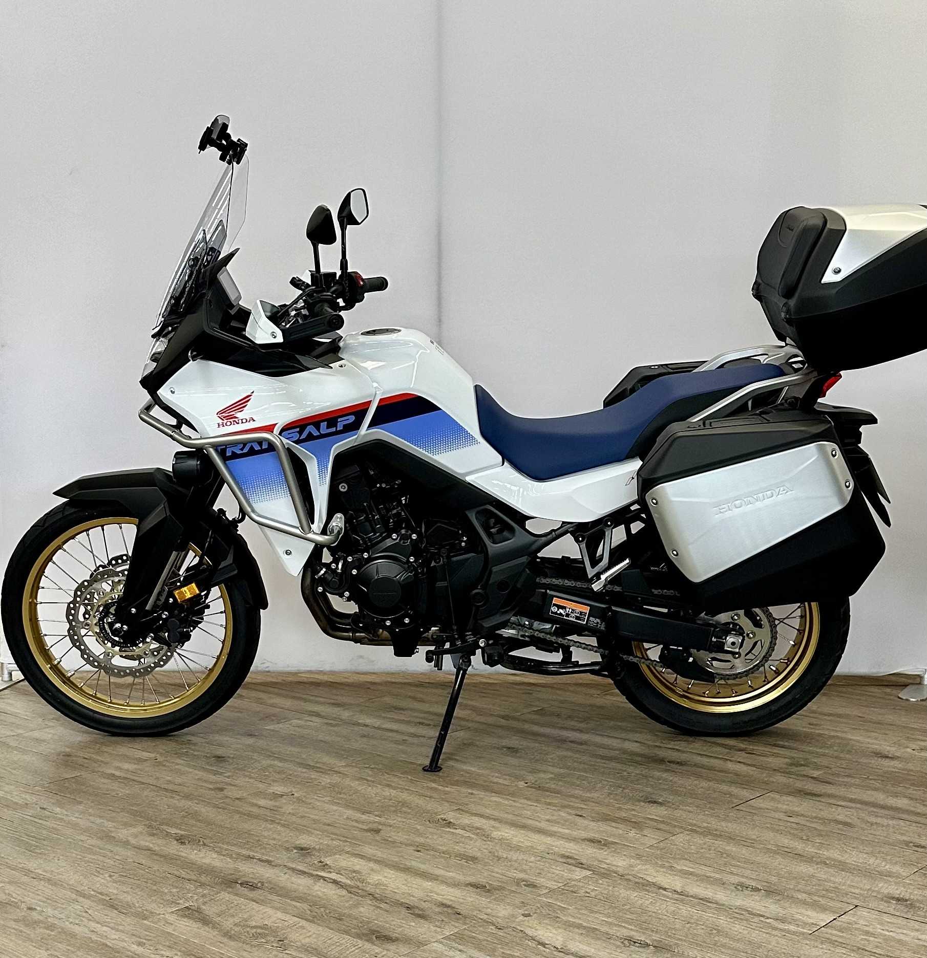 Honda XL 750 Transalp replica 2024 HD vue gauche