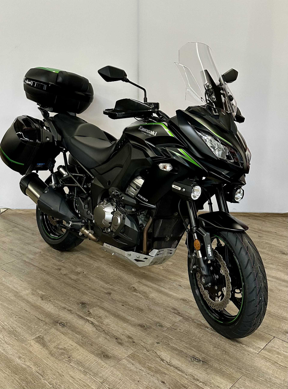 Kawasaki KLZ 1000 Versys Grand Tourer 2019 vue 3/4 droite