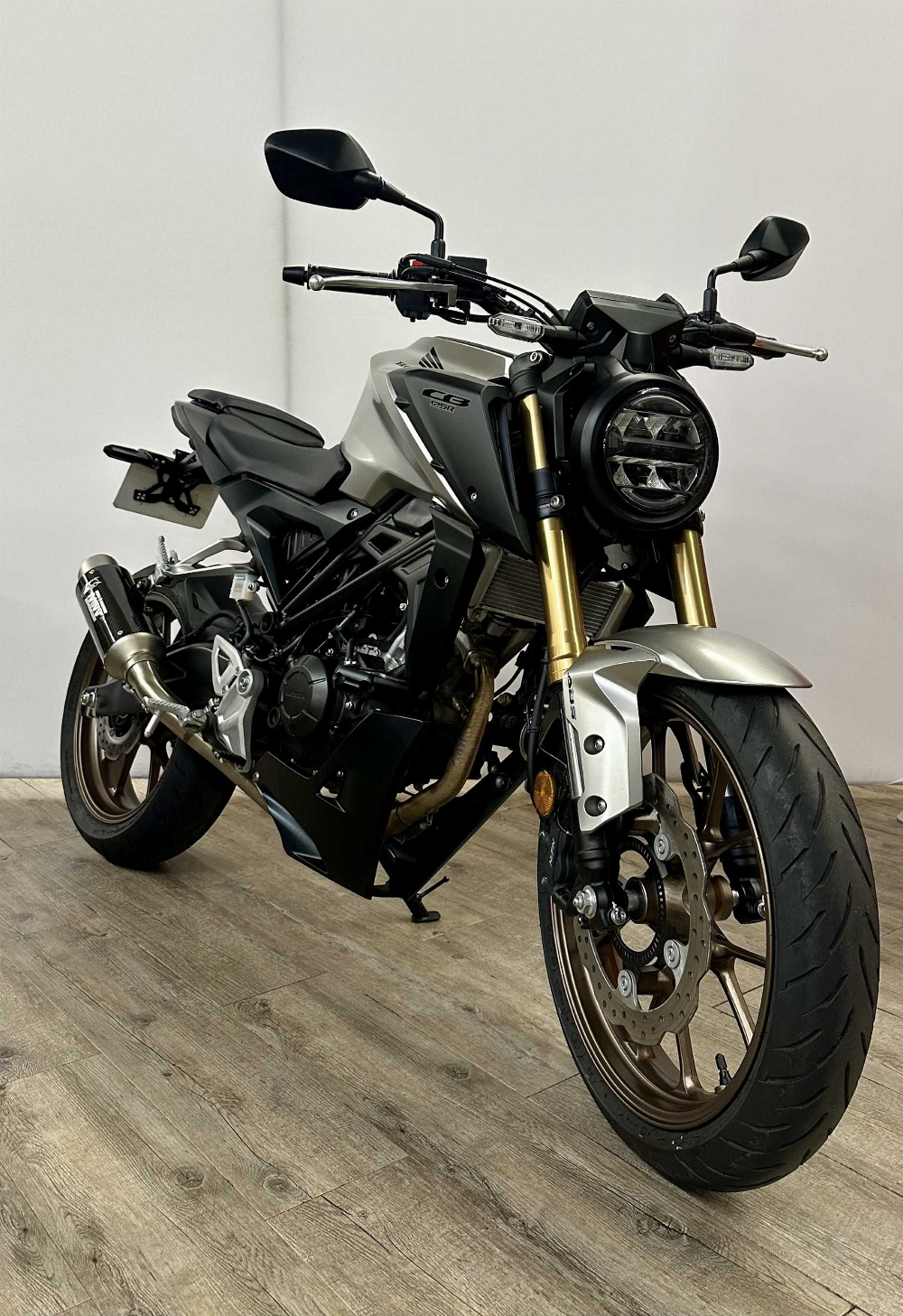 Honda CB 125 R 2024 vue 3/4 droite