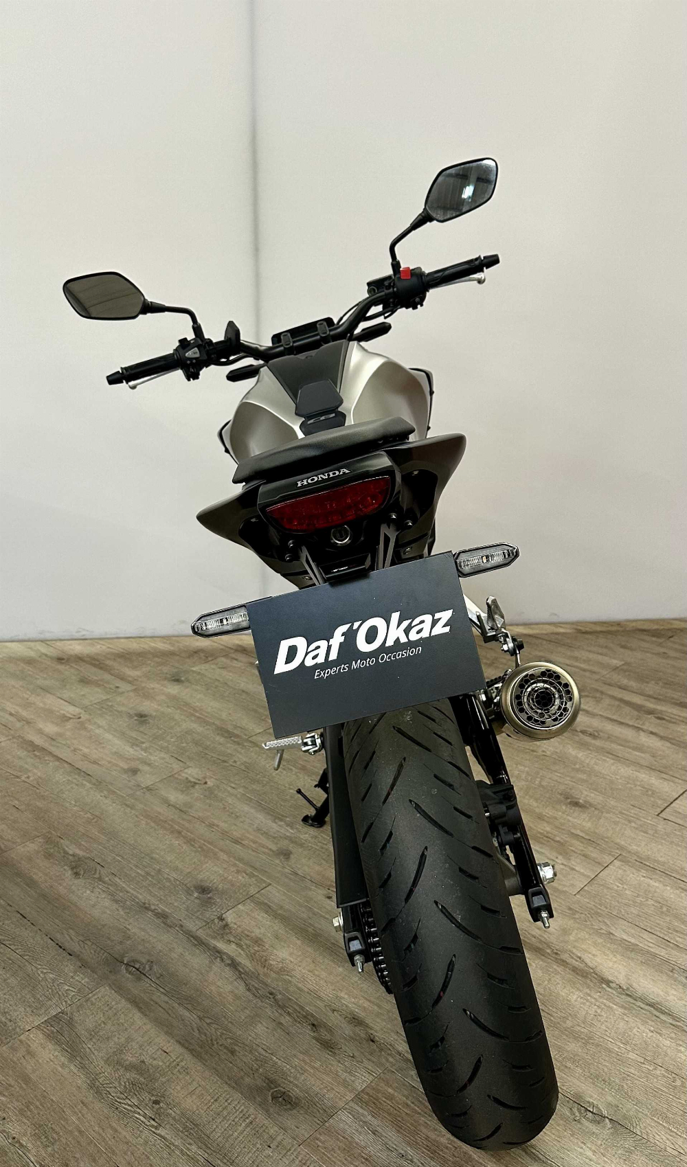 Honda CB 125 R 2024 vue arrière