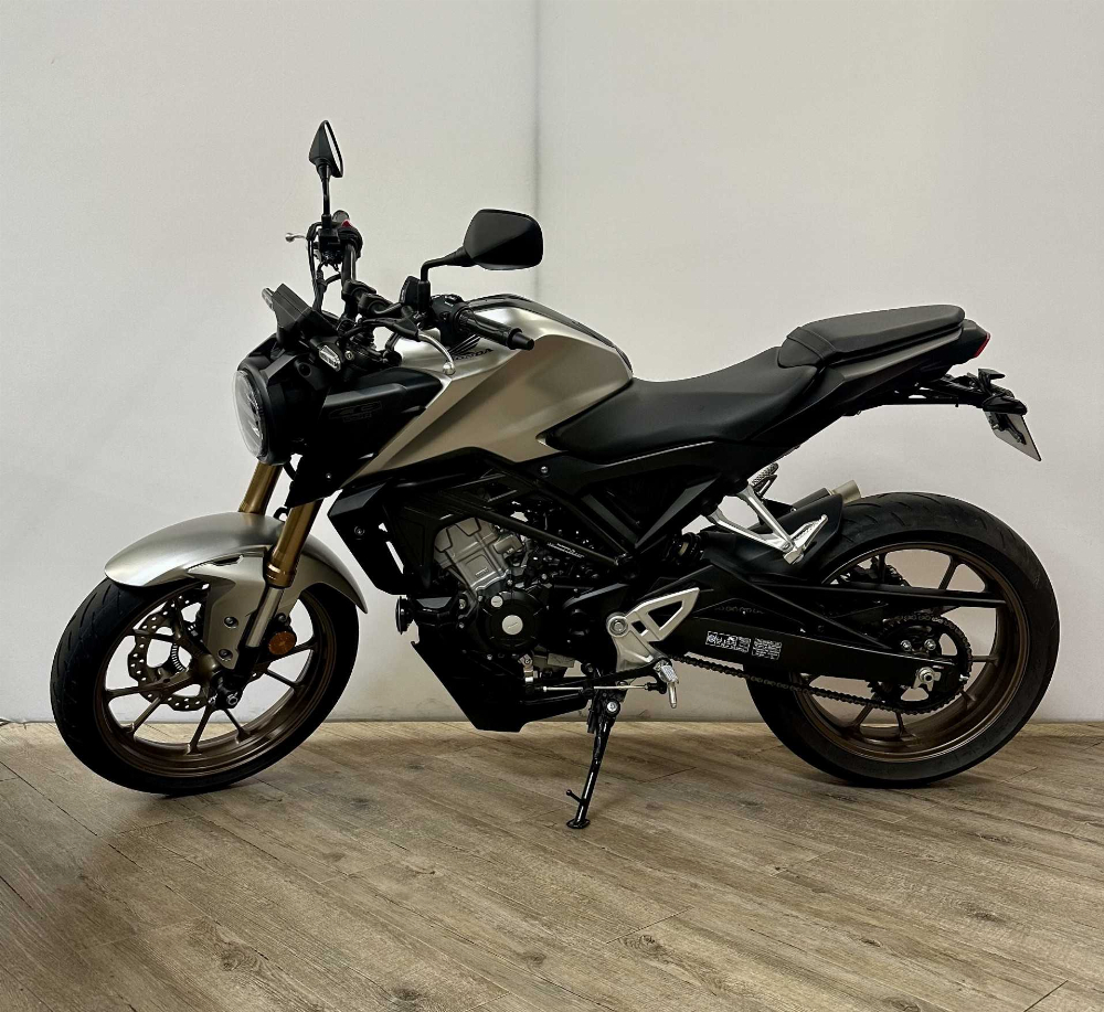 Honda CB 125 R 2024 vue gauche