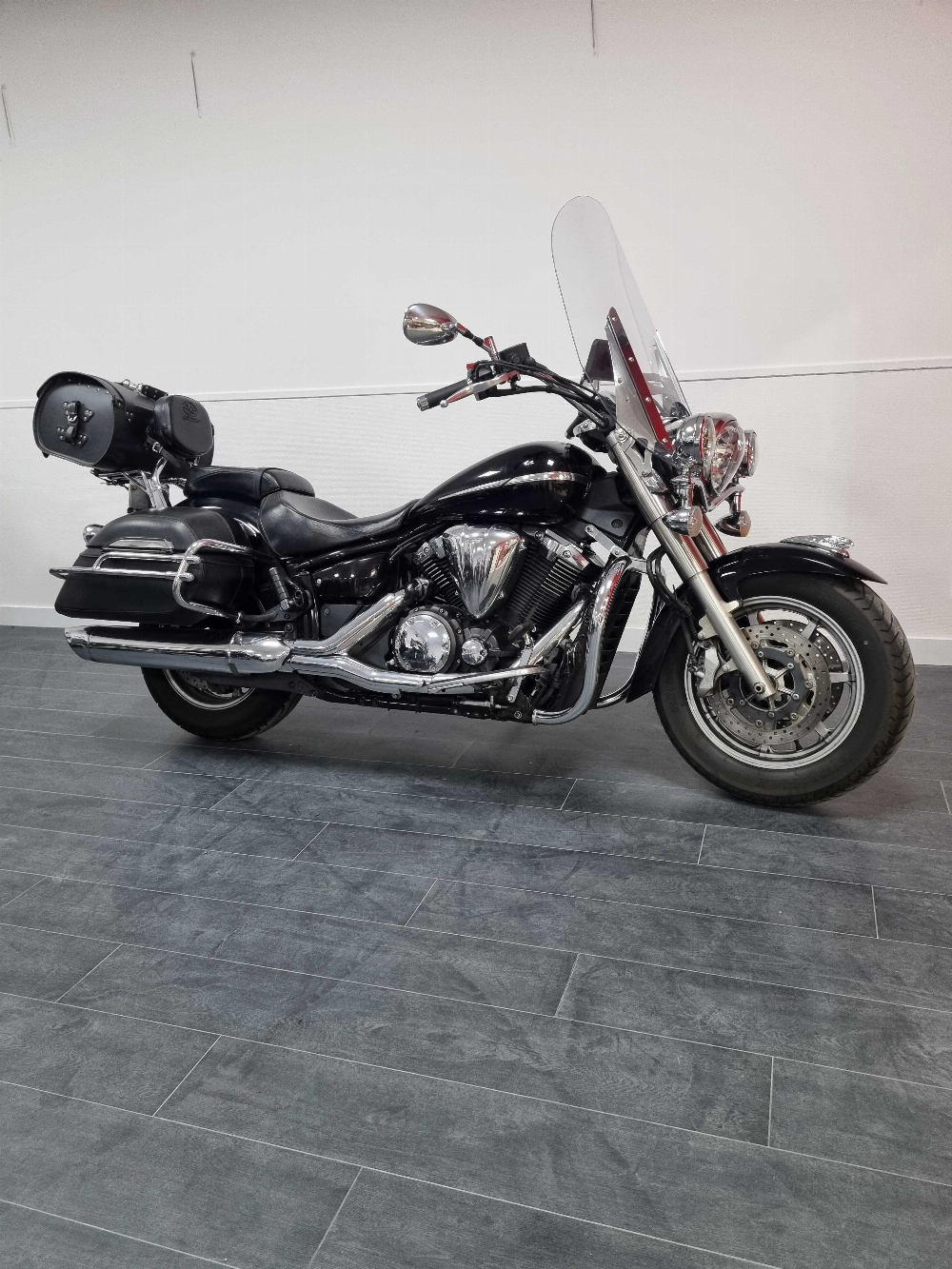 Yamaha XVS 1300 A Midnight Star 2013 vue 3/4 droite