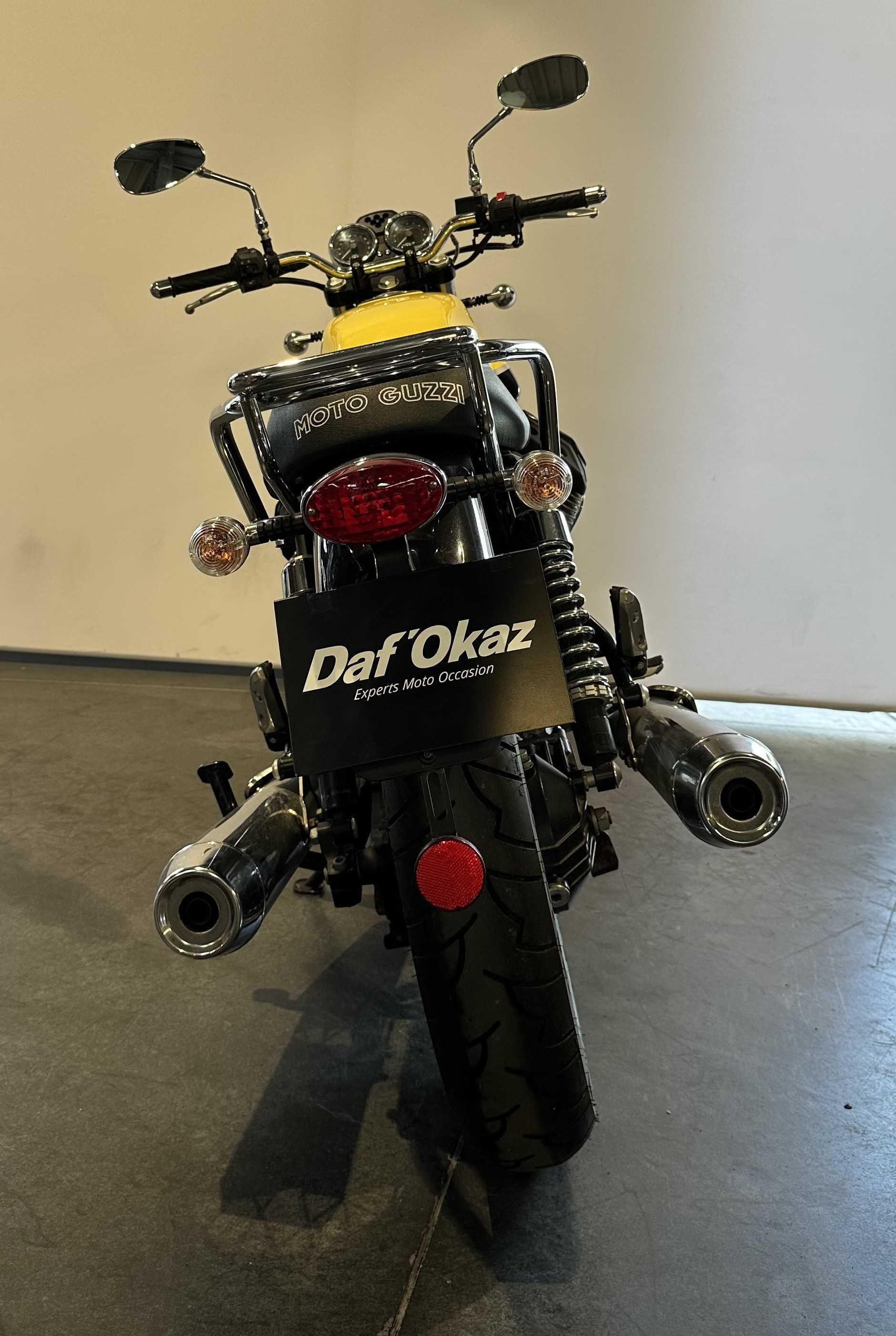 Moto Guzzi V7 SPECIAL 2012 HD vue arrière