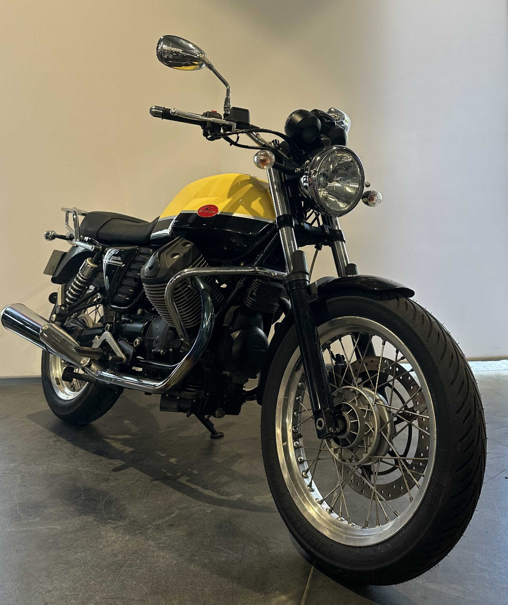Moto Guzzi V7 SPECIAL 2012 vue 3/4 droite