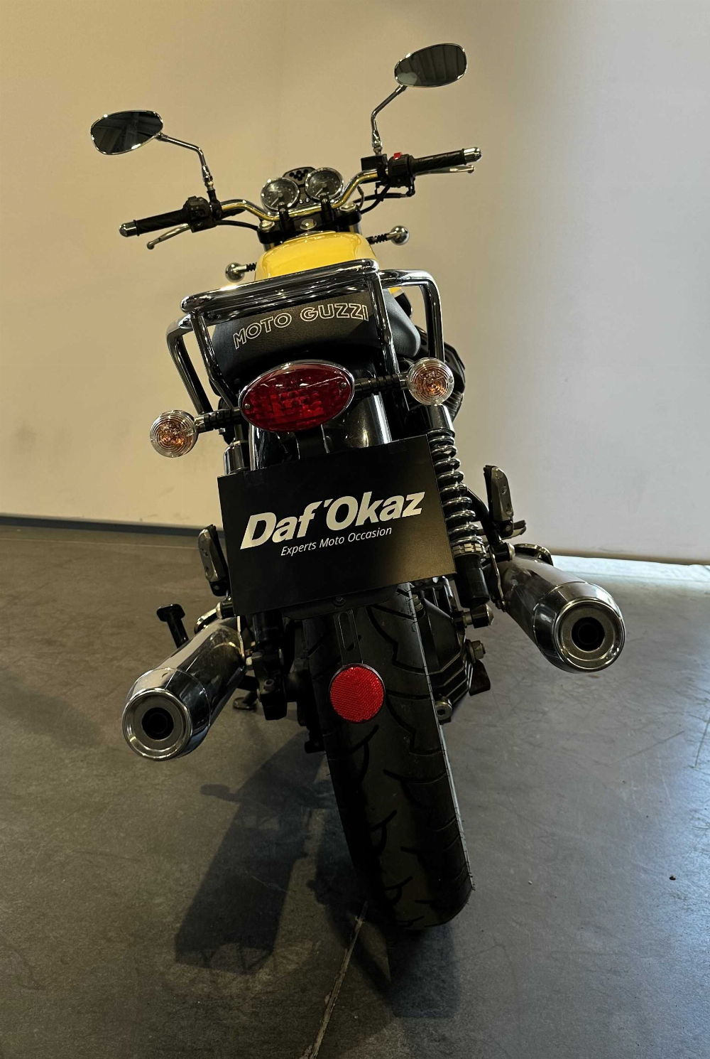 Moto Guzzi V7 SPECIAL 2012 vue arrière