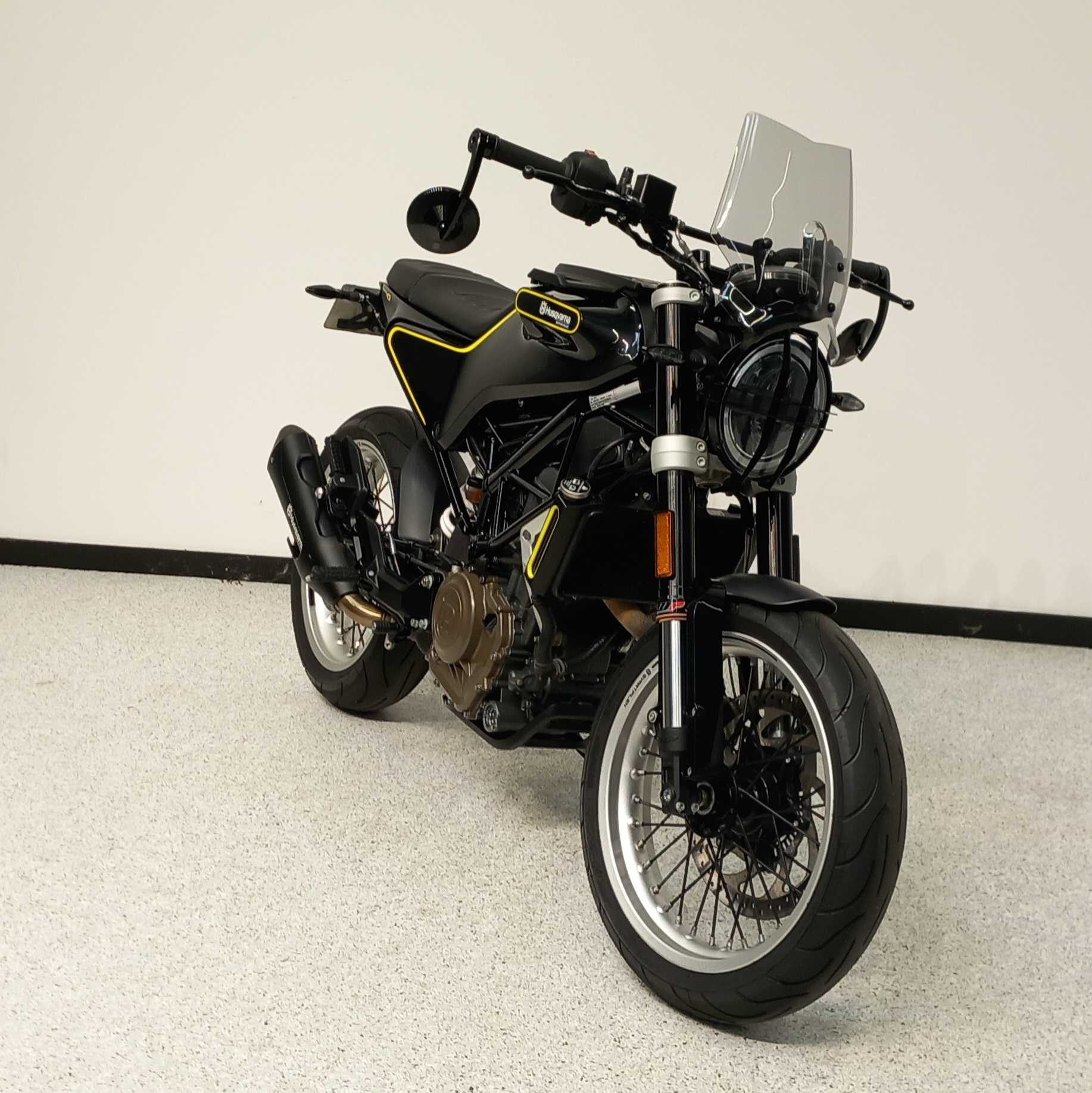 Husqvarna Svartpilen 401 2020 HD vue 3/4 droite