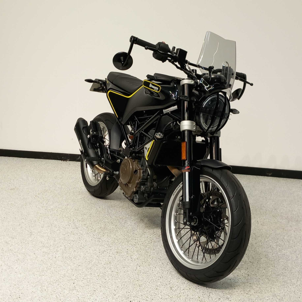 Husqvarna Svartpilen 401 2020 vue 3/4 droite