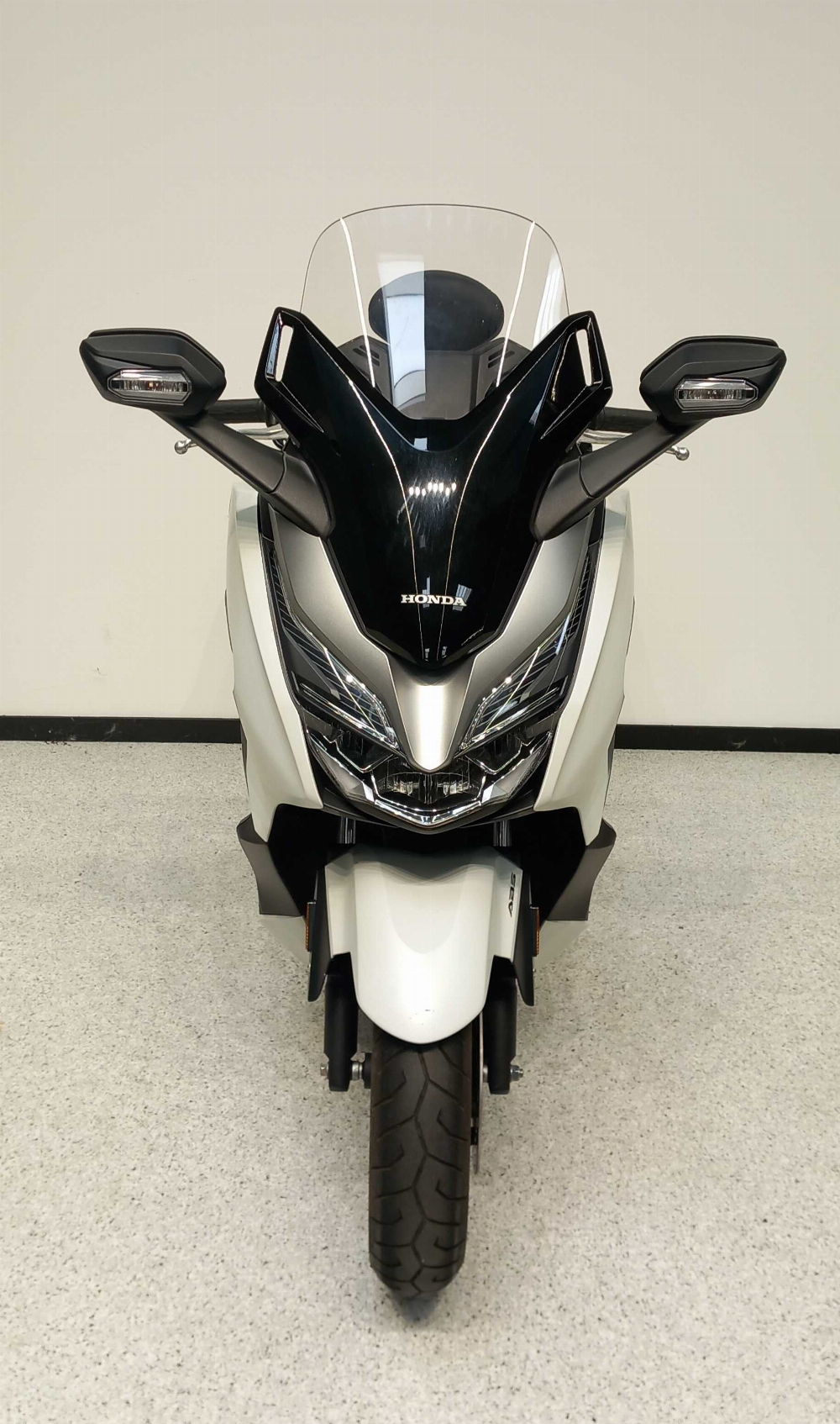 Honda NSS 300 Forza ABS 2019 vue avant