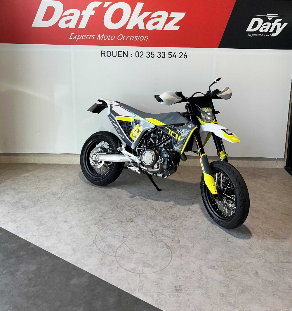 Husqvarna 701 Supermoto 2020 vue 3/4 droite