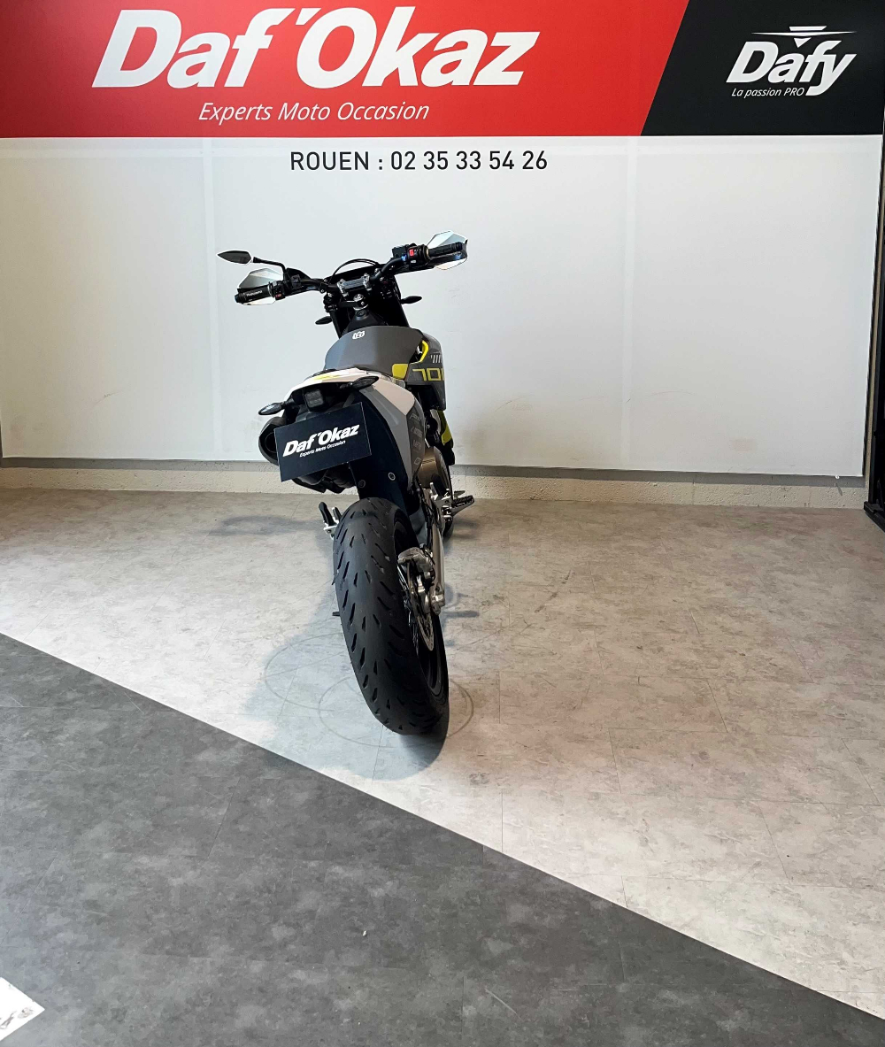 Husqvarna 701 Supermoto 2020 vue arrière