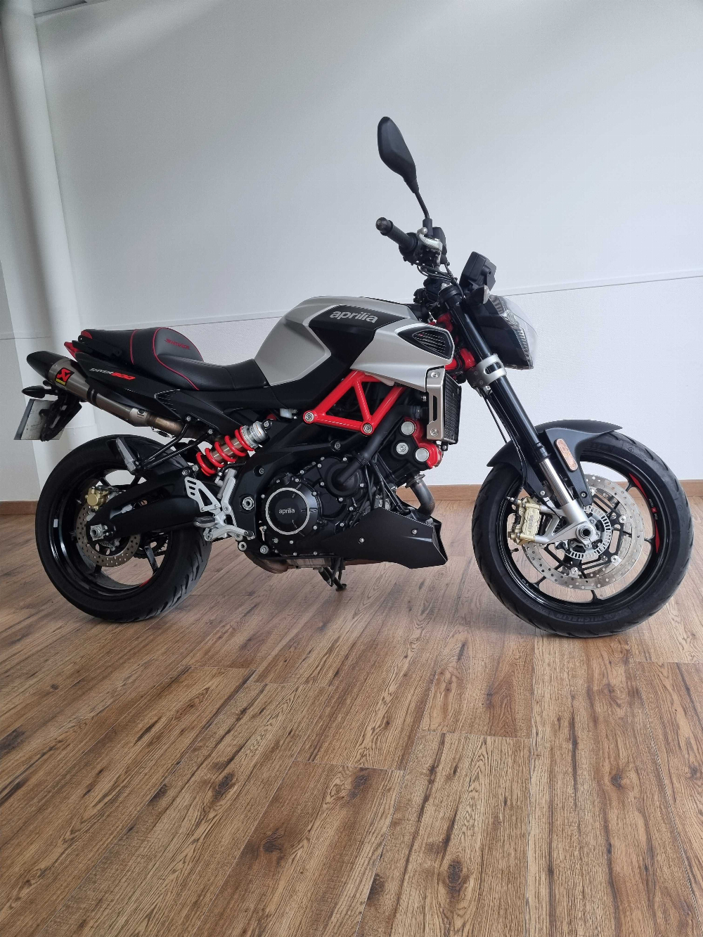 Aprilia Shiver 900 ABS 2018 vue 3/4 droite