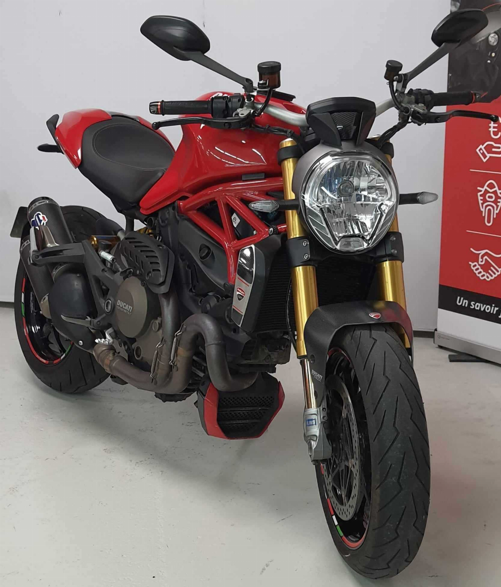 Ducati 1200 Monster S 2016 vue 3/4 droite
