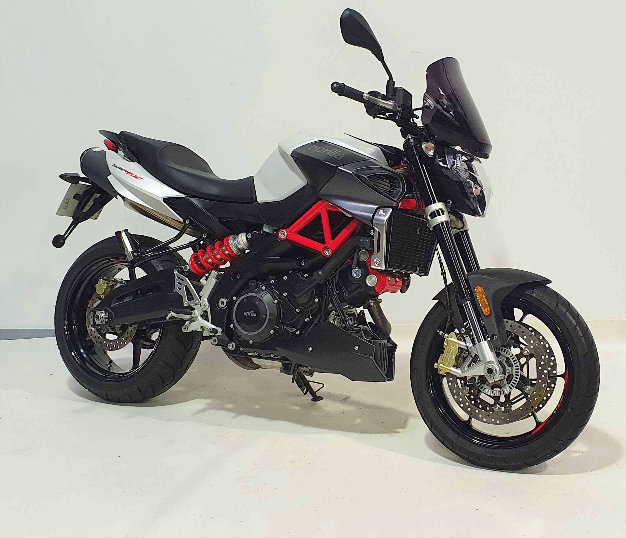 Aprilia Shiver 900  ABS 2018 HD vue 3/4 droite